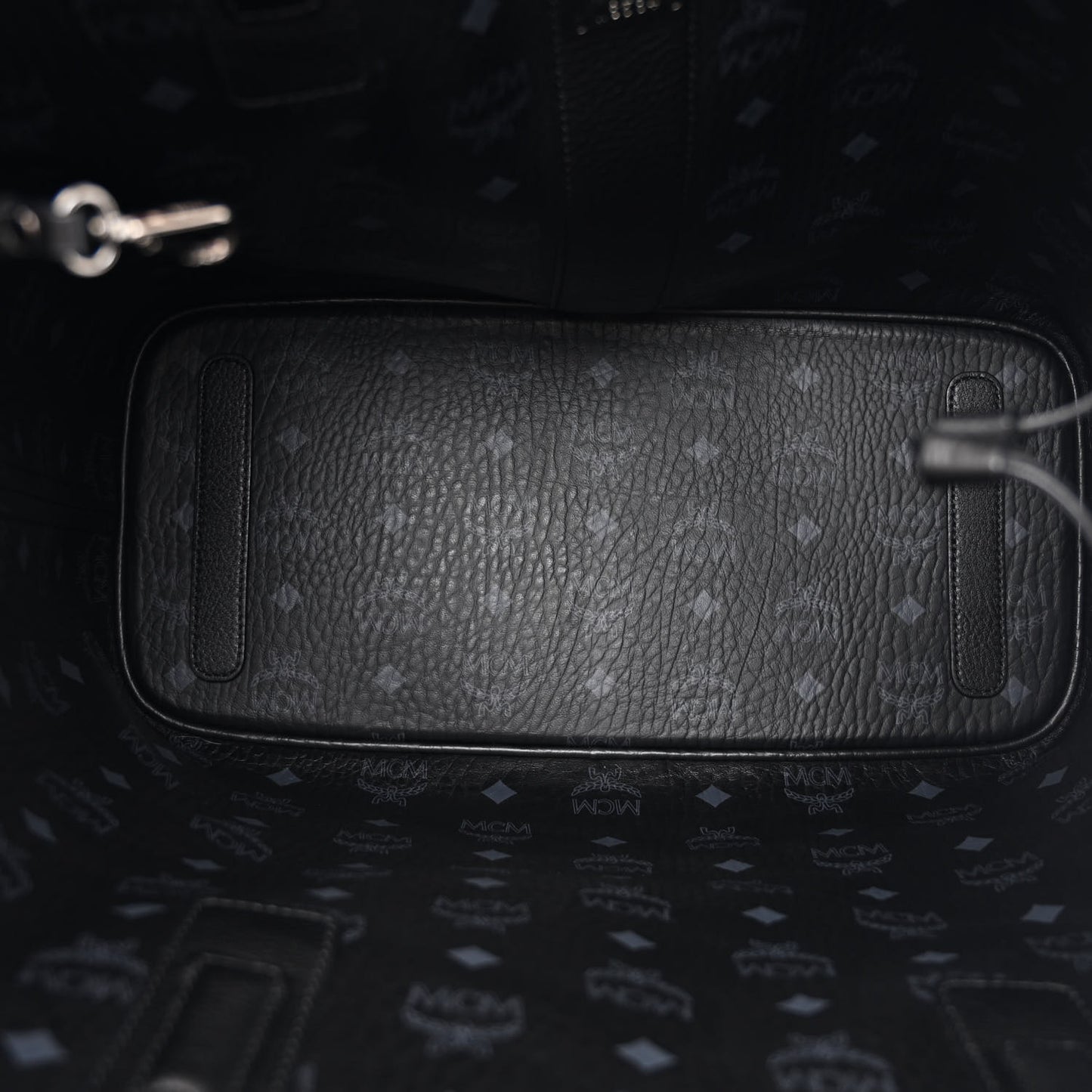 Visetos Medium Liz Reversible Shopper Tote Black