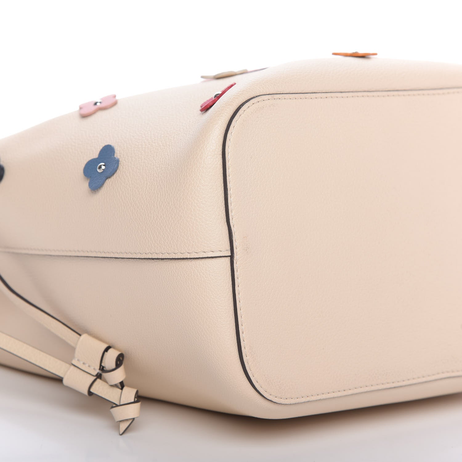 Louis Vuitton Calfskin Flowers Lockme Bucket Creme 6 of 9