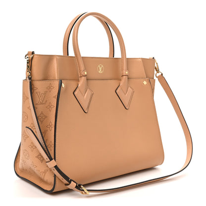 Louis Vuitton Mahina On My Side GM Arizona Beige 2 of 9