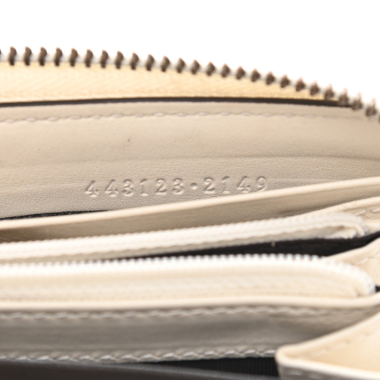 Gucci Calfskin Matelasse GG Marmont Zip Around Wallet White 7 of 12