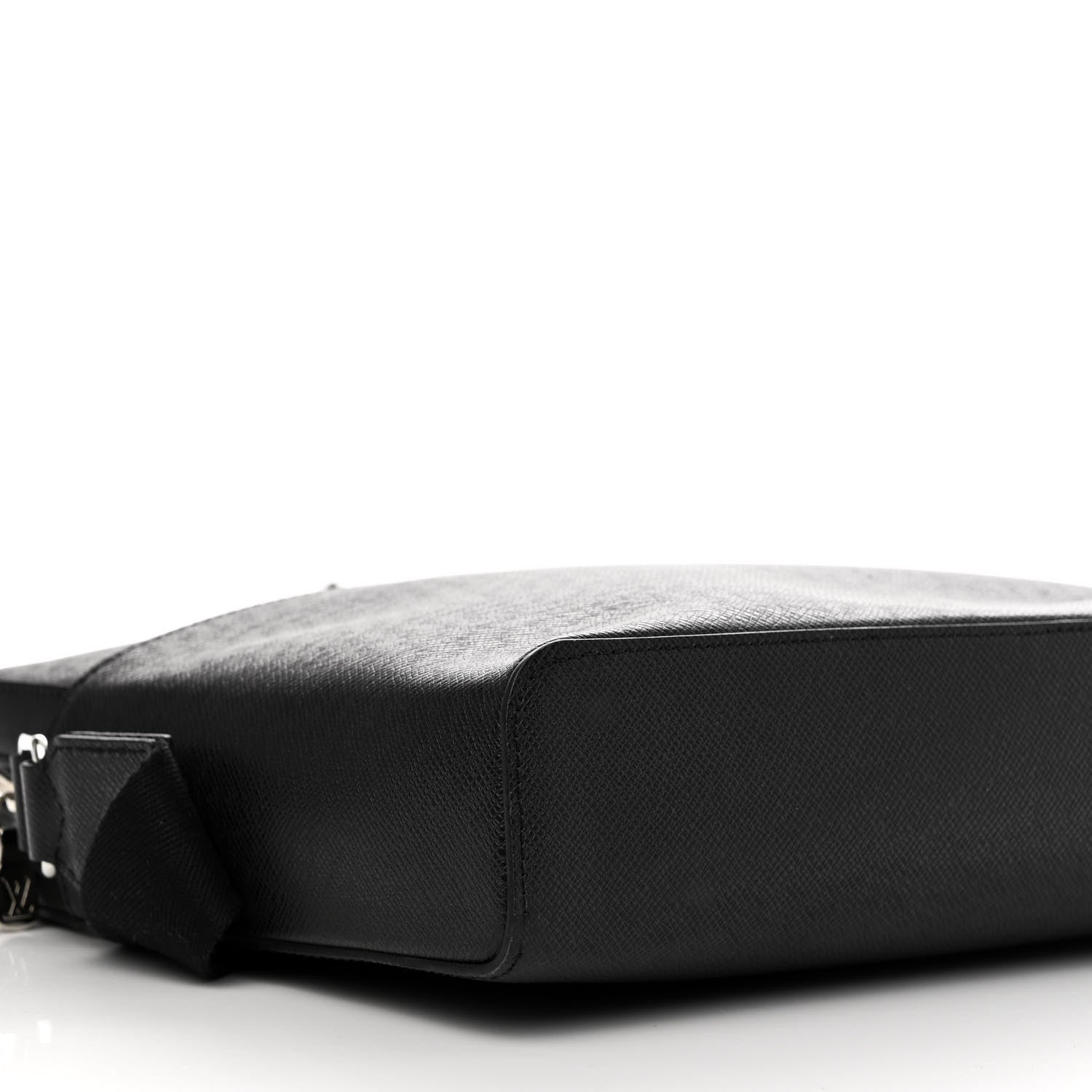 Louis Vuitton Taiga Anton Messenger MM Black 8 of 9