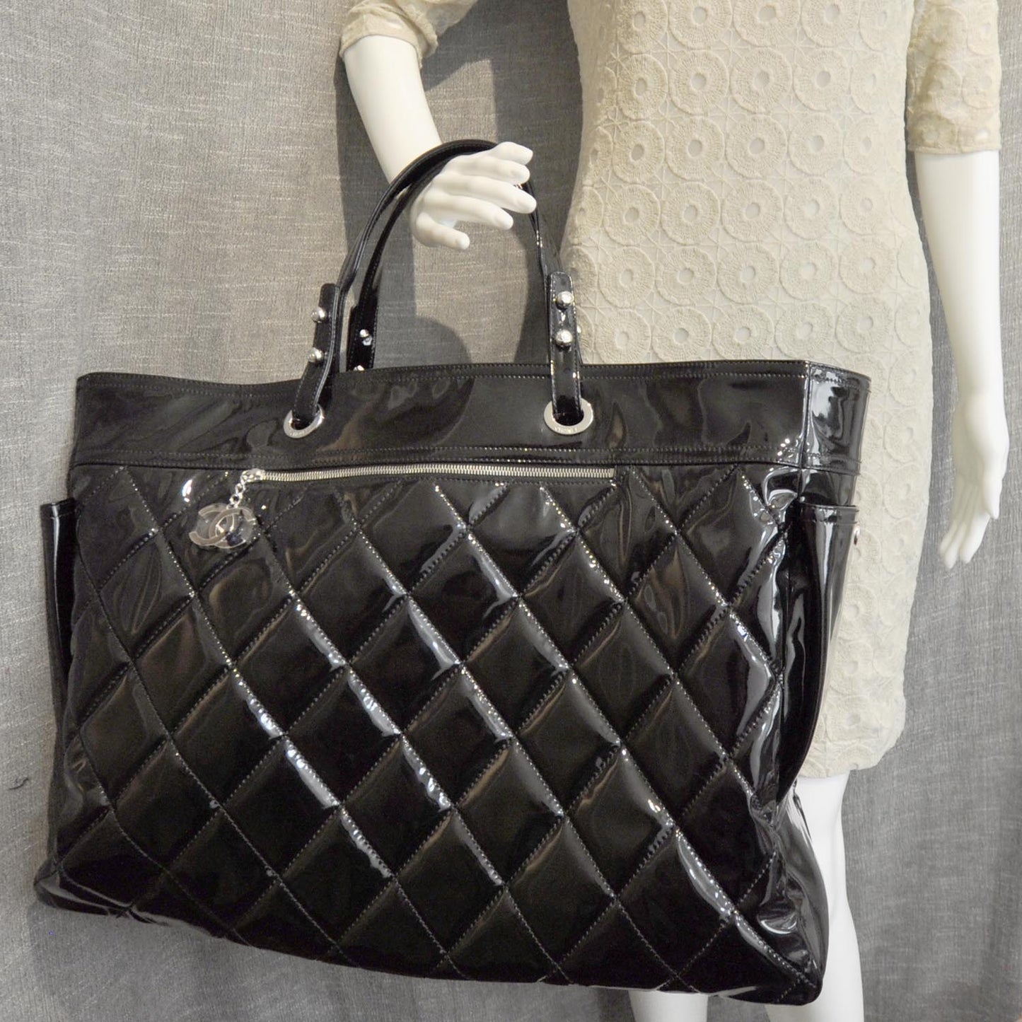 Vinyl Quilted Paris Biarritz XL Tote Black