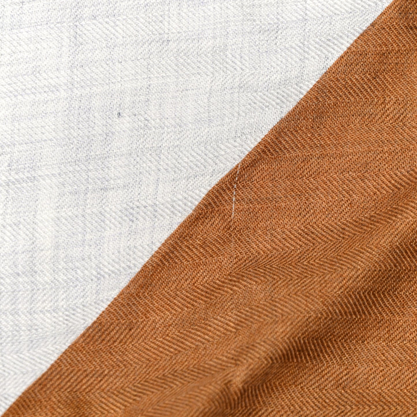 Cashmere Silk Encadre Giant Triangle Scarf Camel Gris Chine Jaune