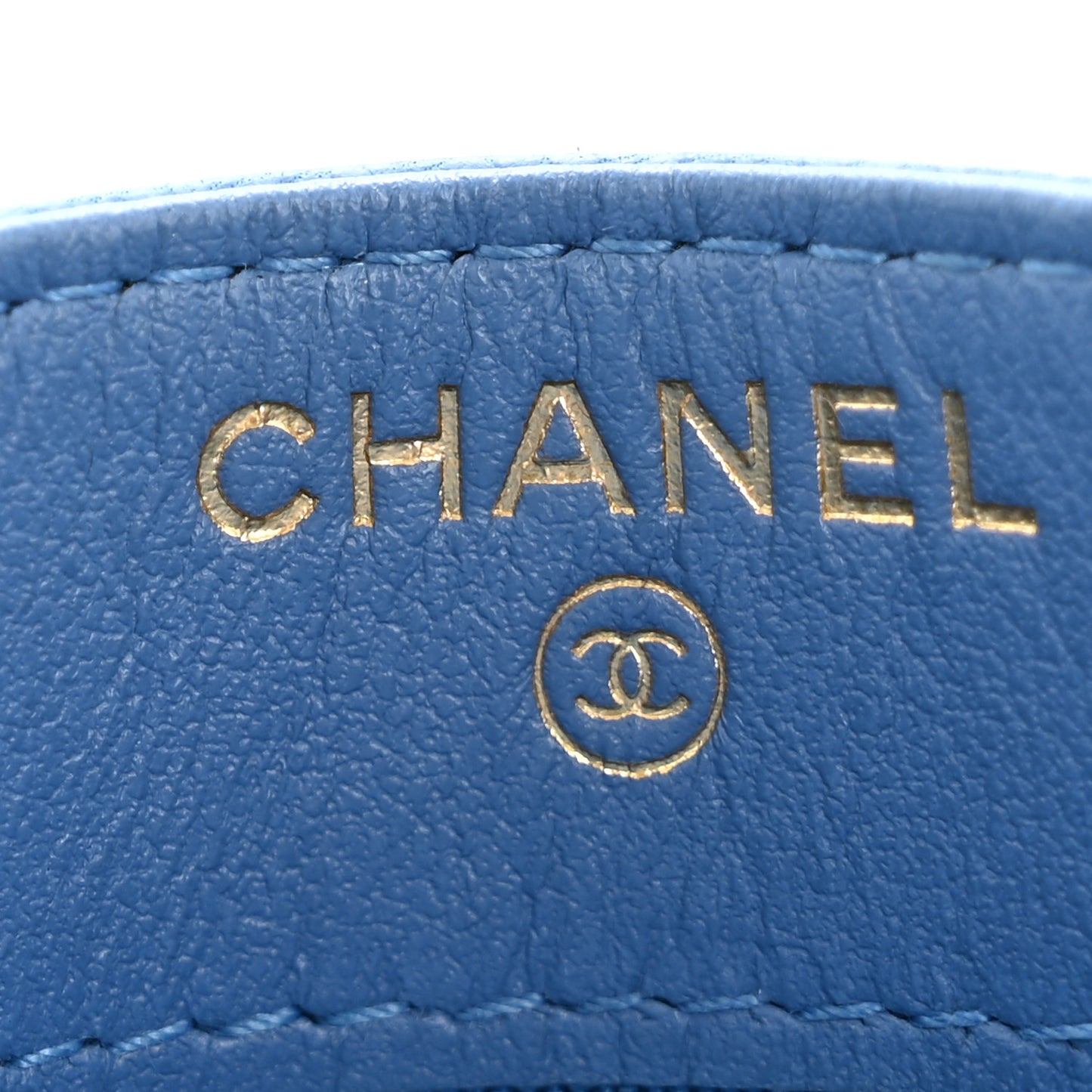 Caviar Chevron Quilted Card Holder Blue