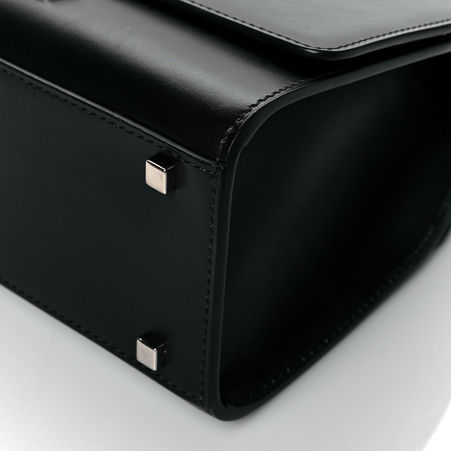 Box Calfskin Rejane PM Black