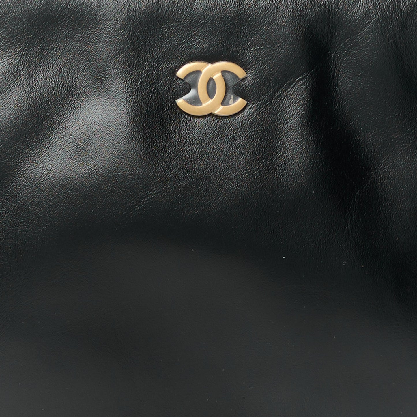Shiny Calfskin 22 Removable Pouch Black
