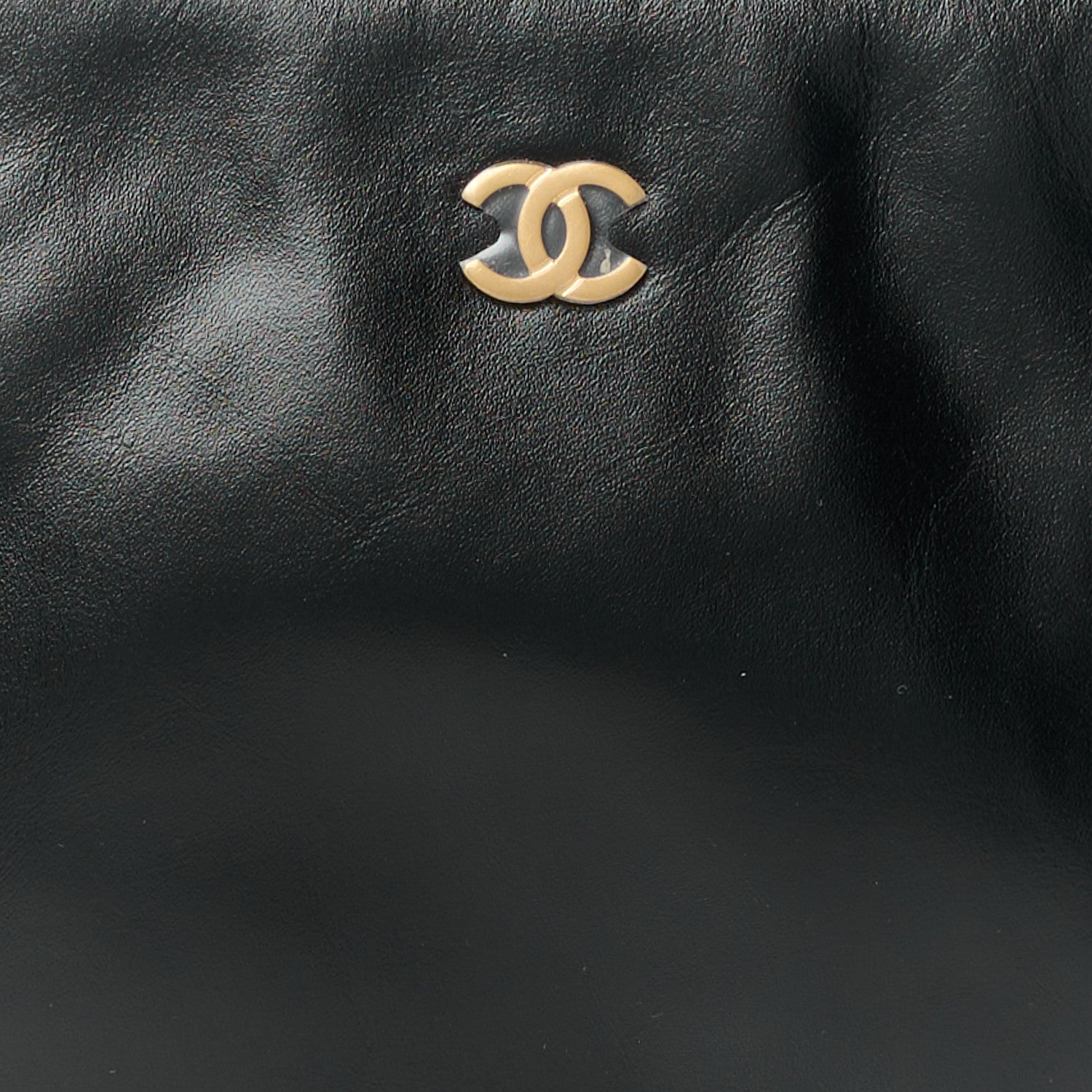 Chanel Shiny Calfskin 22 Removable Pouch Black 6 of 8