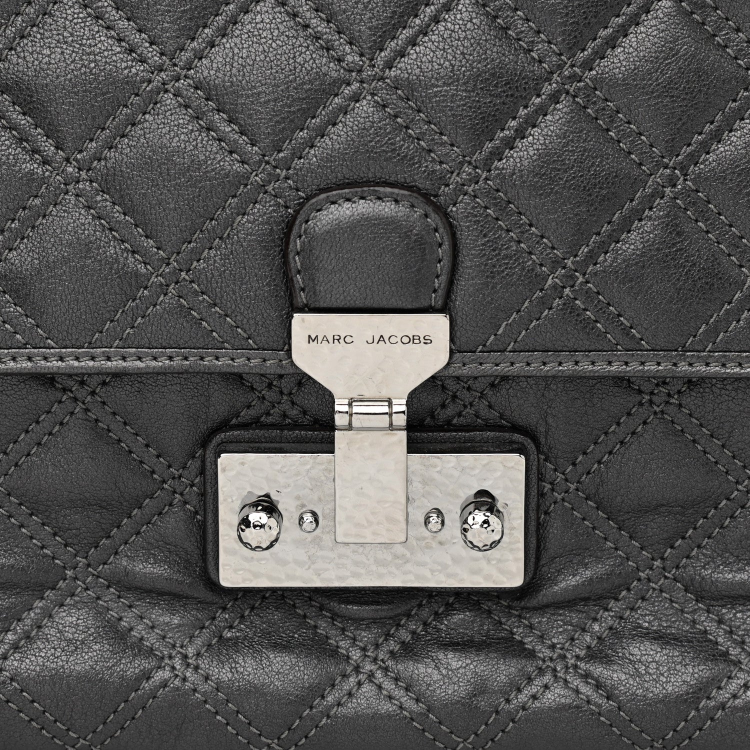 Marc Jacobs Lacquered Lambskin Baroque The XL Single Flap Pearl Anthracite 8 of 16