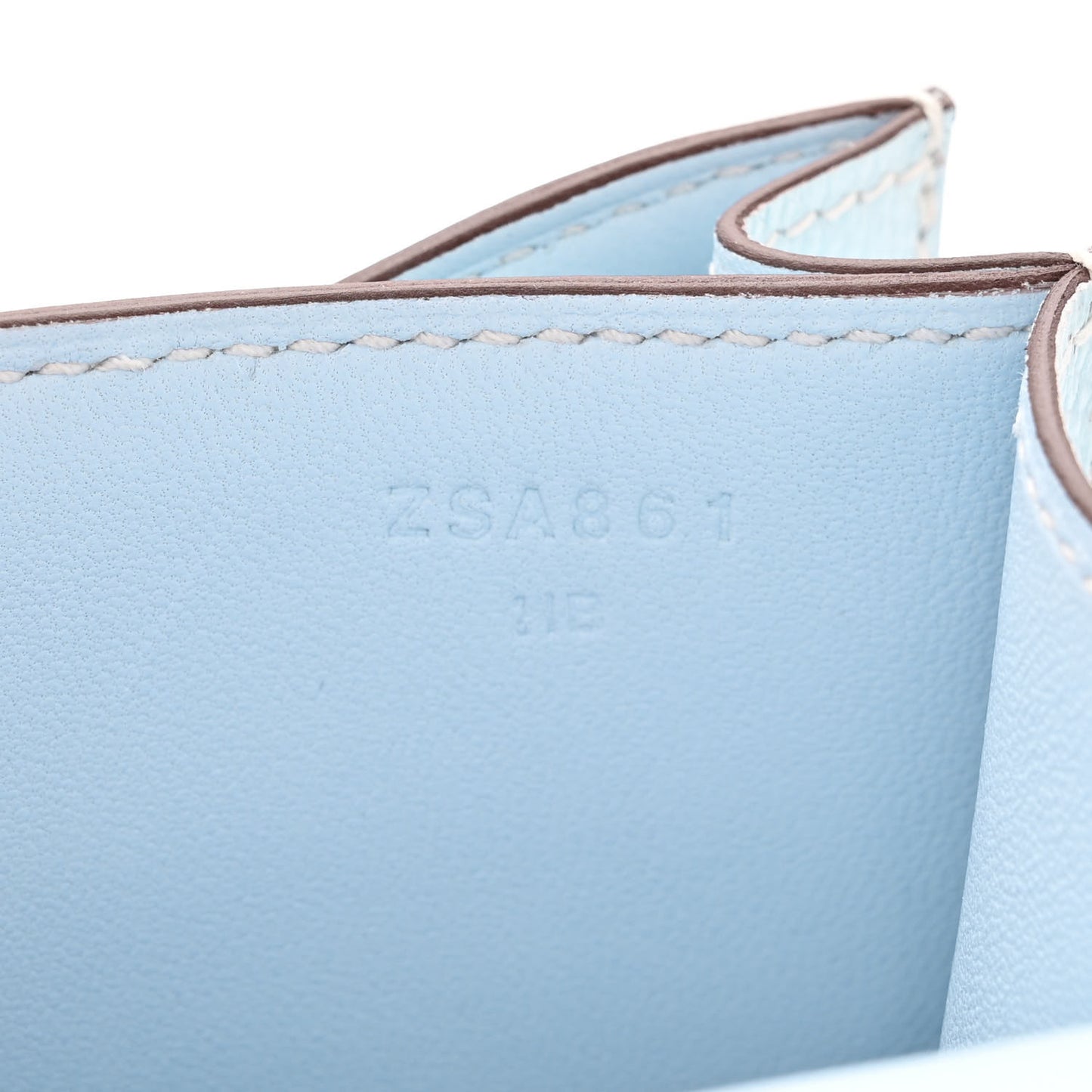Epsom Constance 18 Bleu Brume