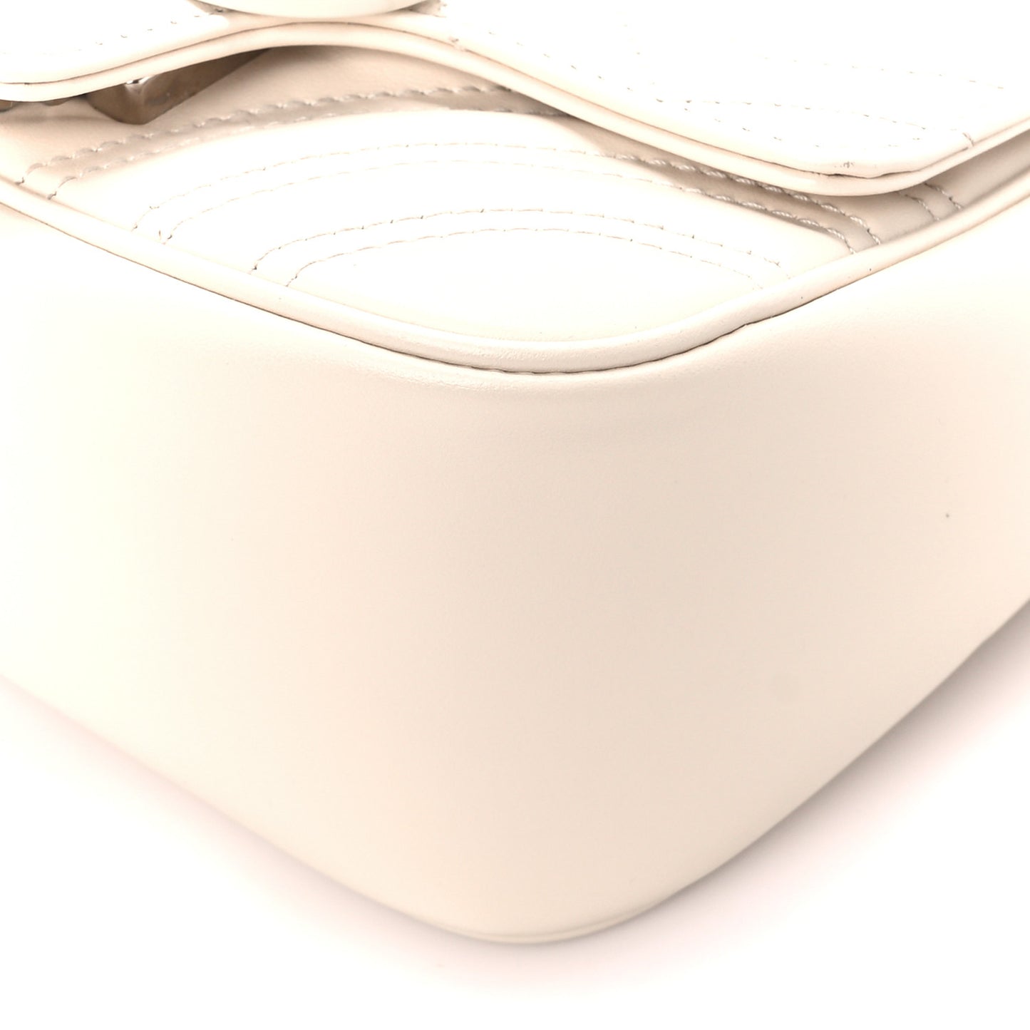 Calfskin Matelasse Monochrome Mini GG Marmont Crossbody Shoulder Bag White