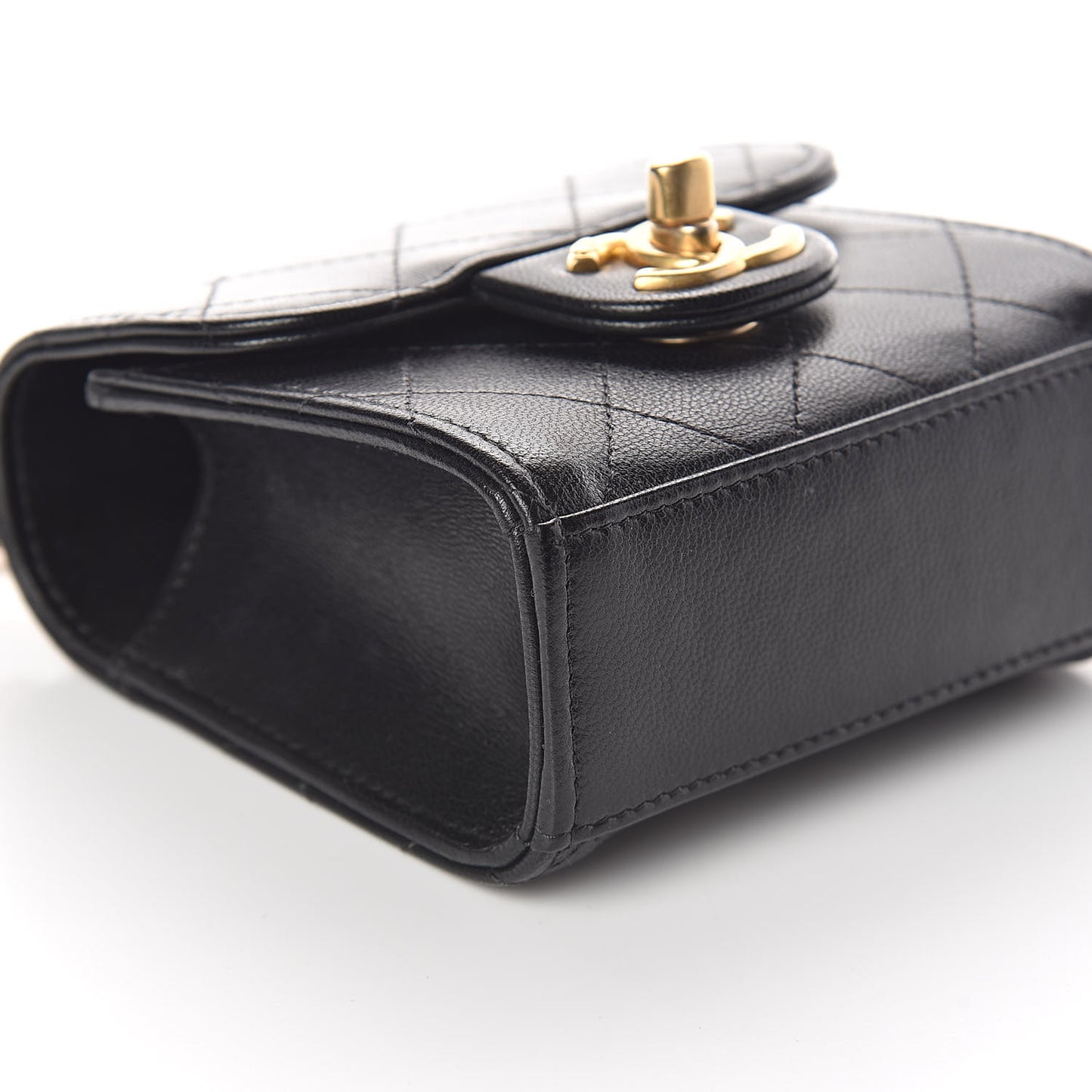 Goatskin Chic Pearls Clutch On Chain Black
