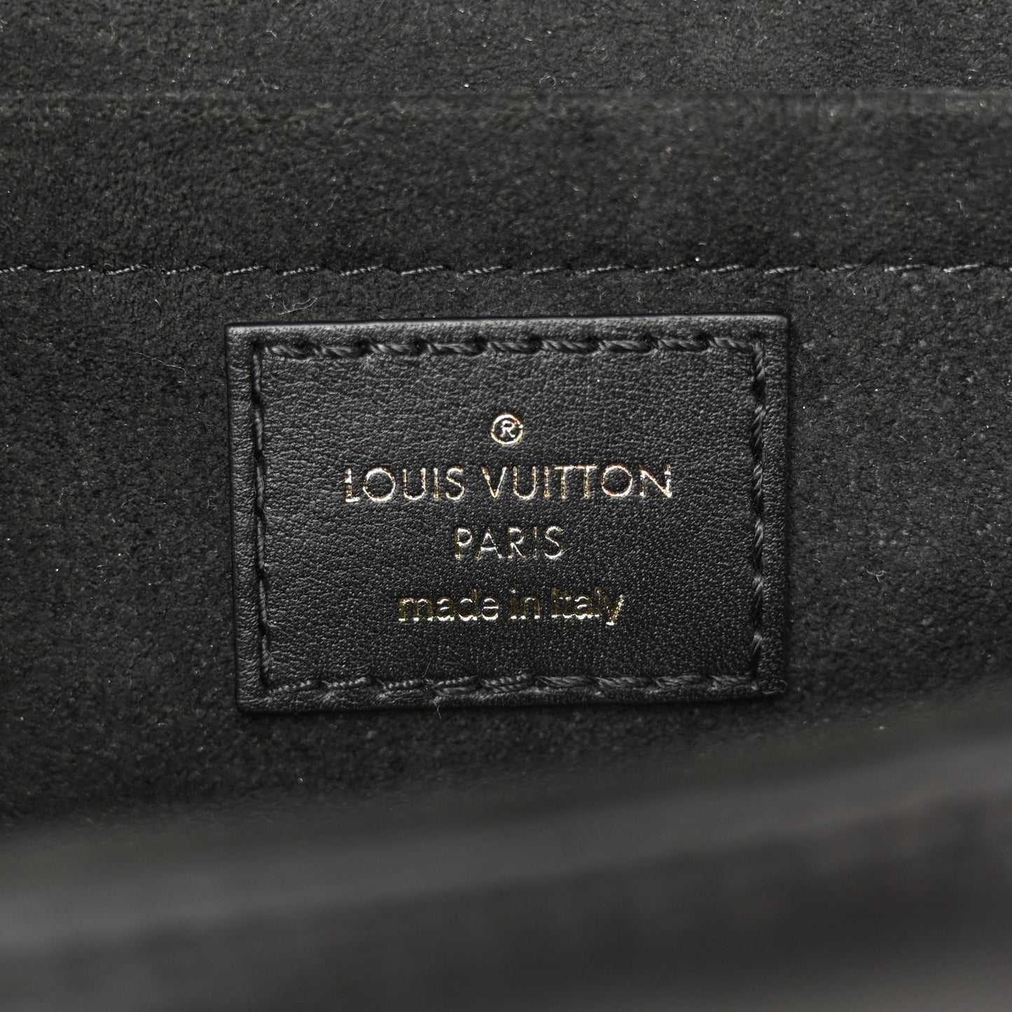 Calfskin New Wave Chain PM Black