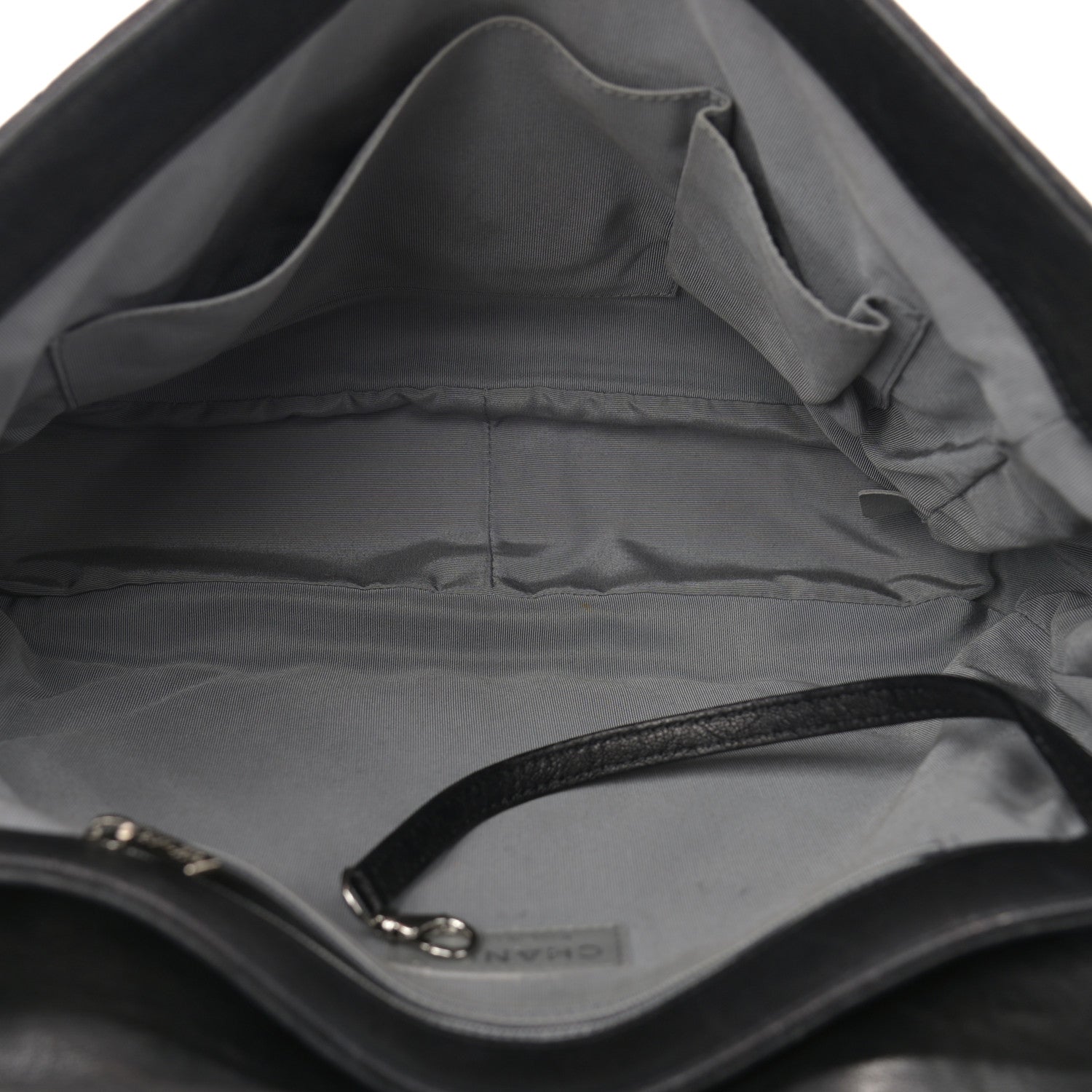 Chanel Washed Lambskin Quilted Maxi Chain Around Flap Black 5 of 10