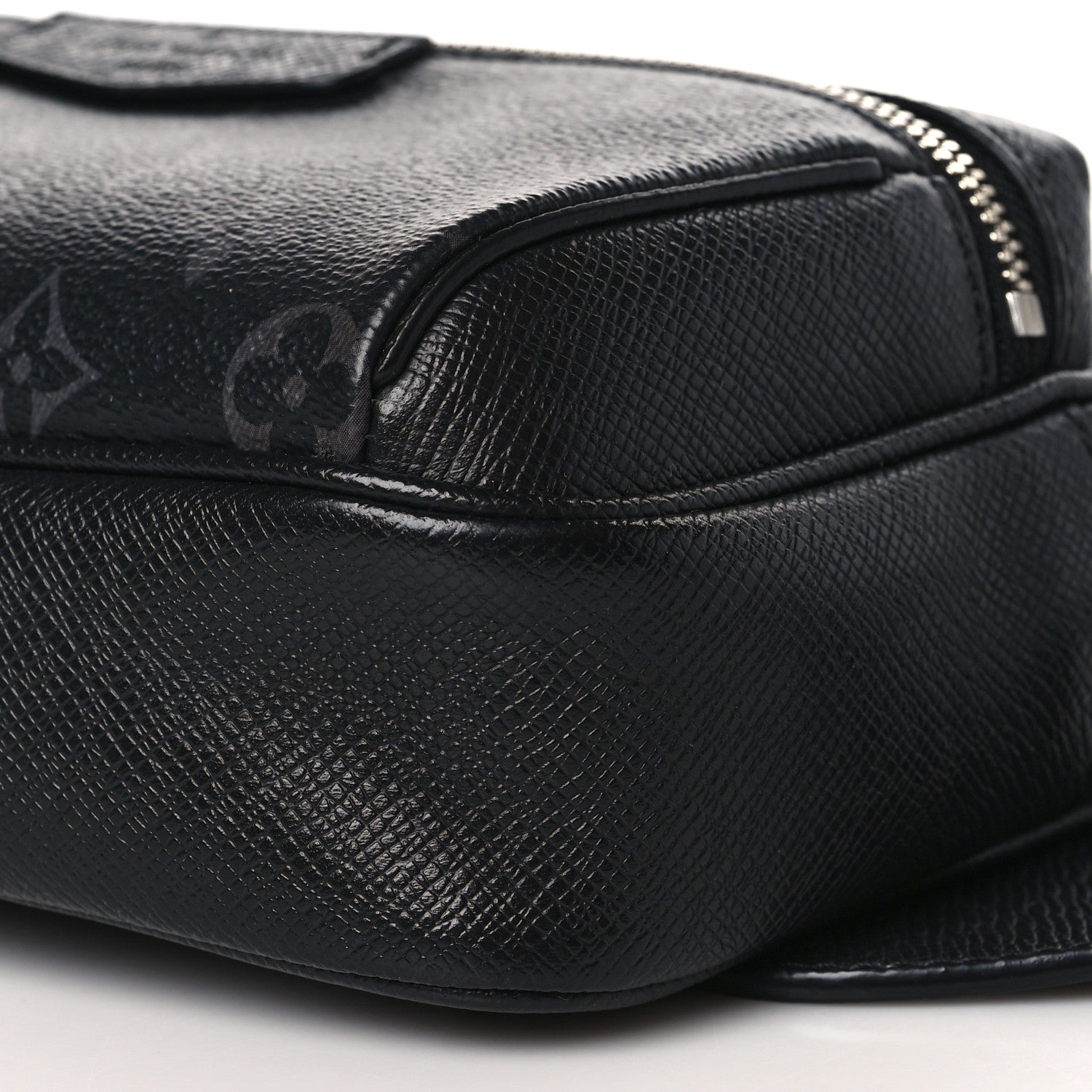 Louis Vuitton Taiga Monogram Outdoor Bumbag Black 8 of 9