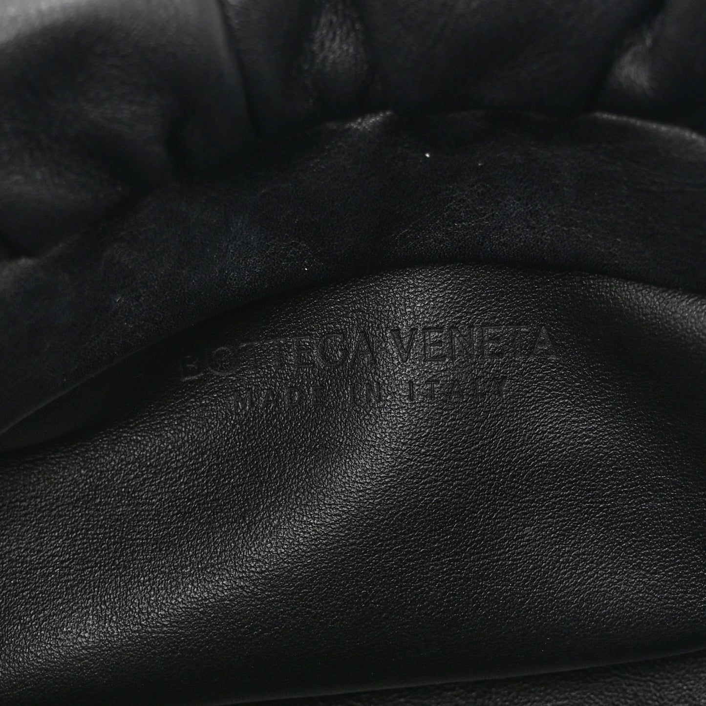 Calfskin The Pouch Chain Black