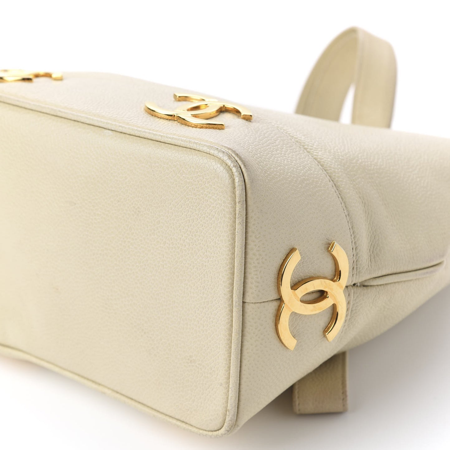 Caviar CC Bucket Shoulder Bag White