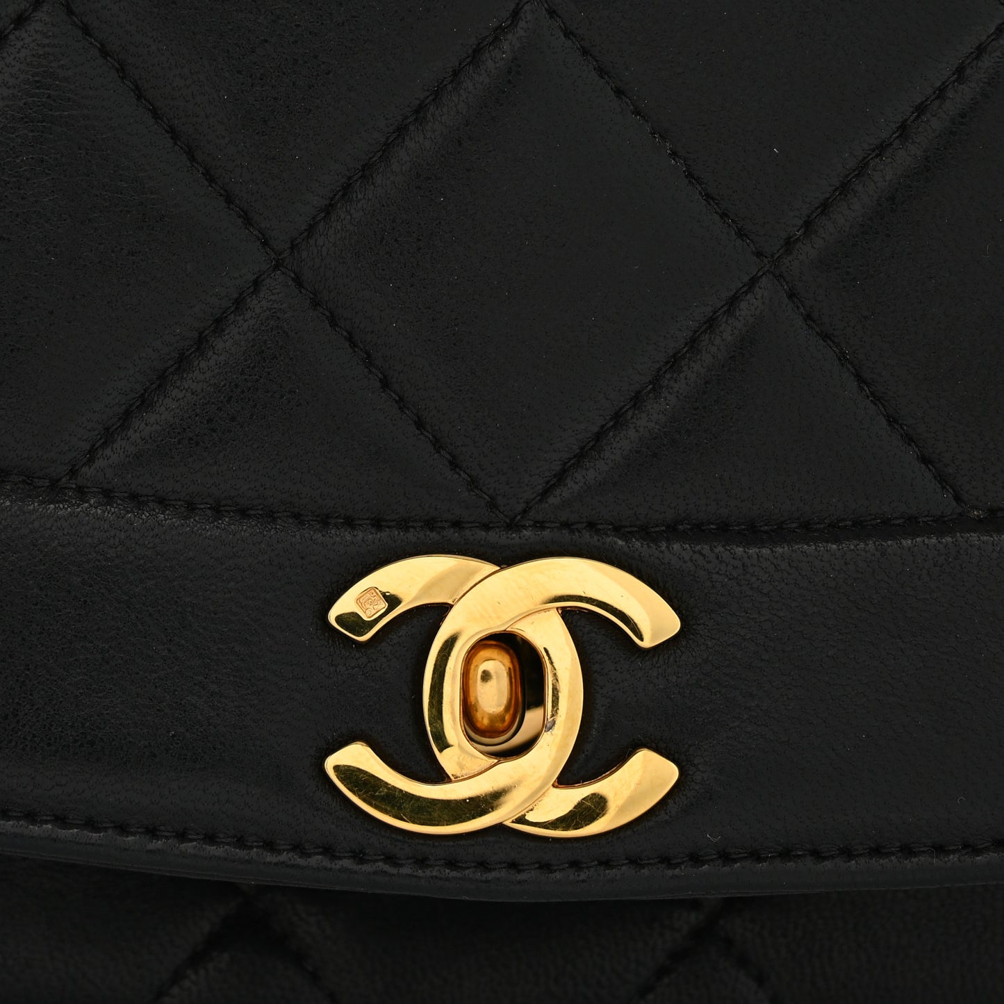Lambskin Quilted Medium Single Flap Black