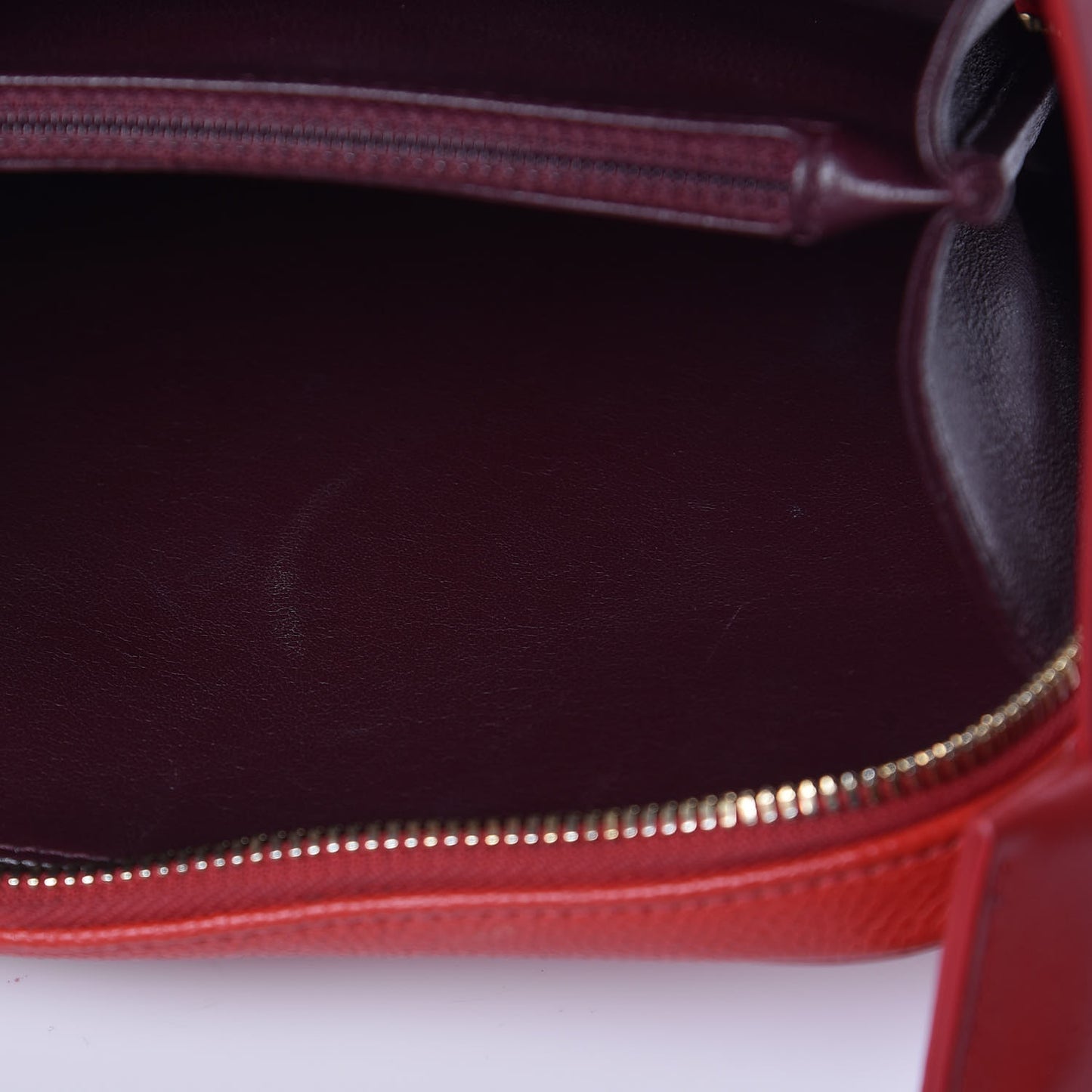 Caviar Quilted Medium CC Filigree Vanity Case Red