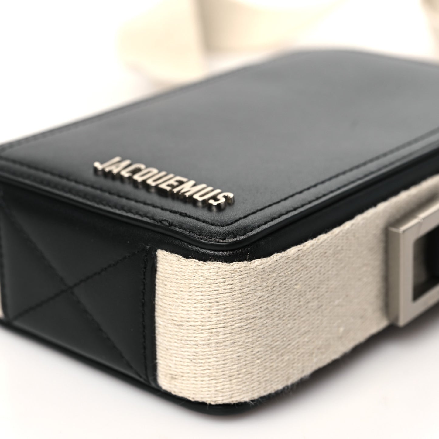 Smooth Calfskin Le Cuerda Vertical Black