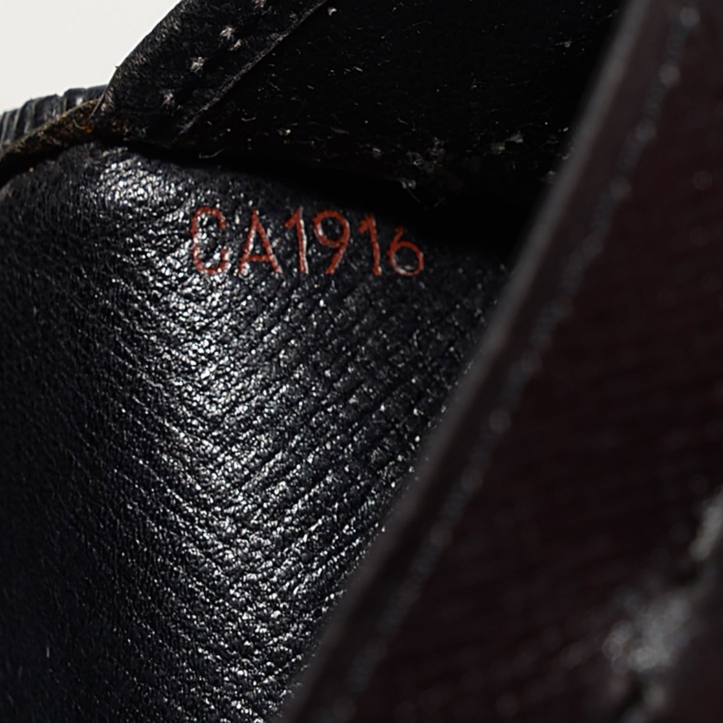 Epi Porte Tresor International Wallet Black