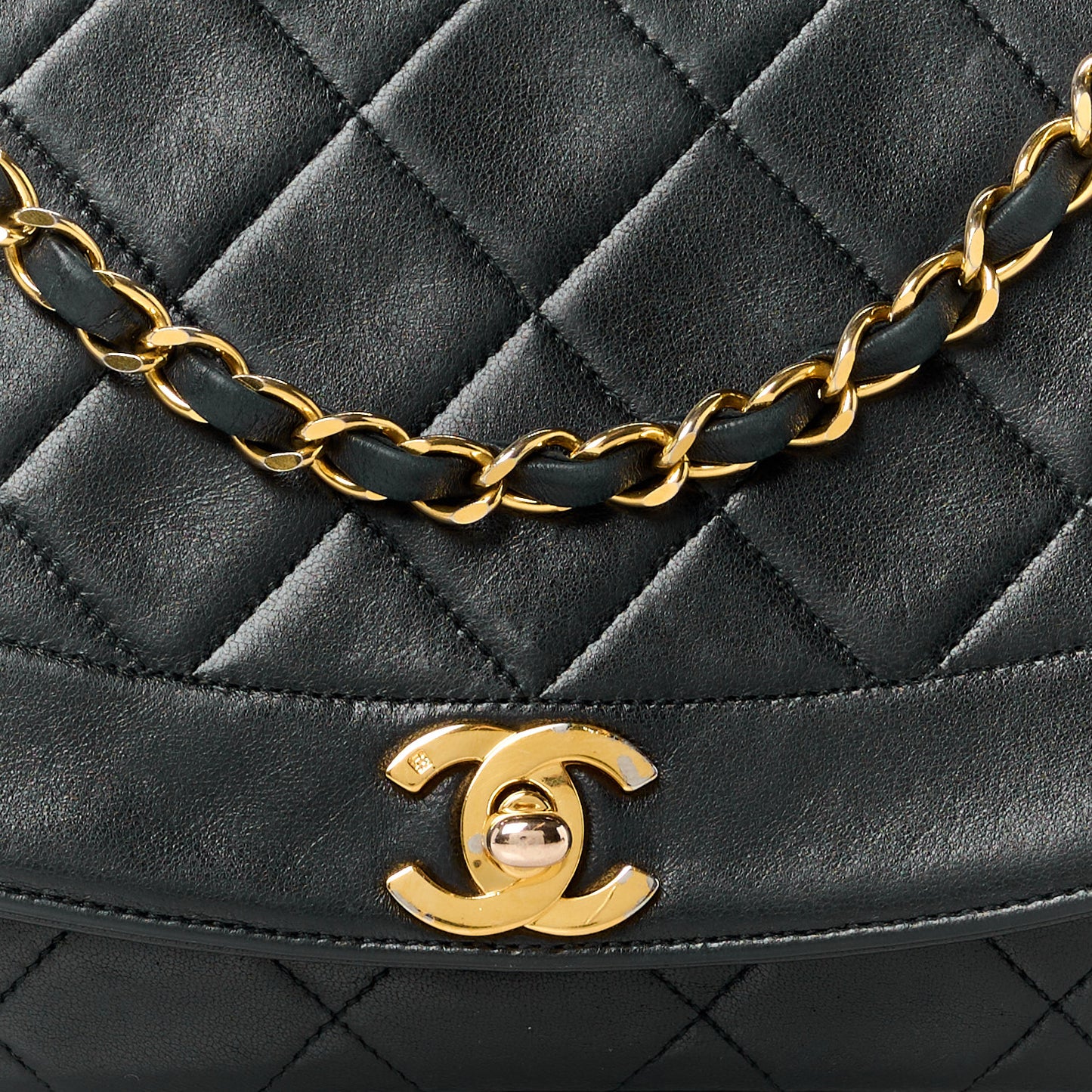 Lambskin Quilted Medium Single Flap Black