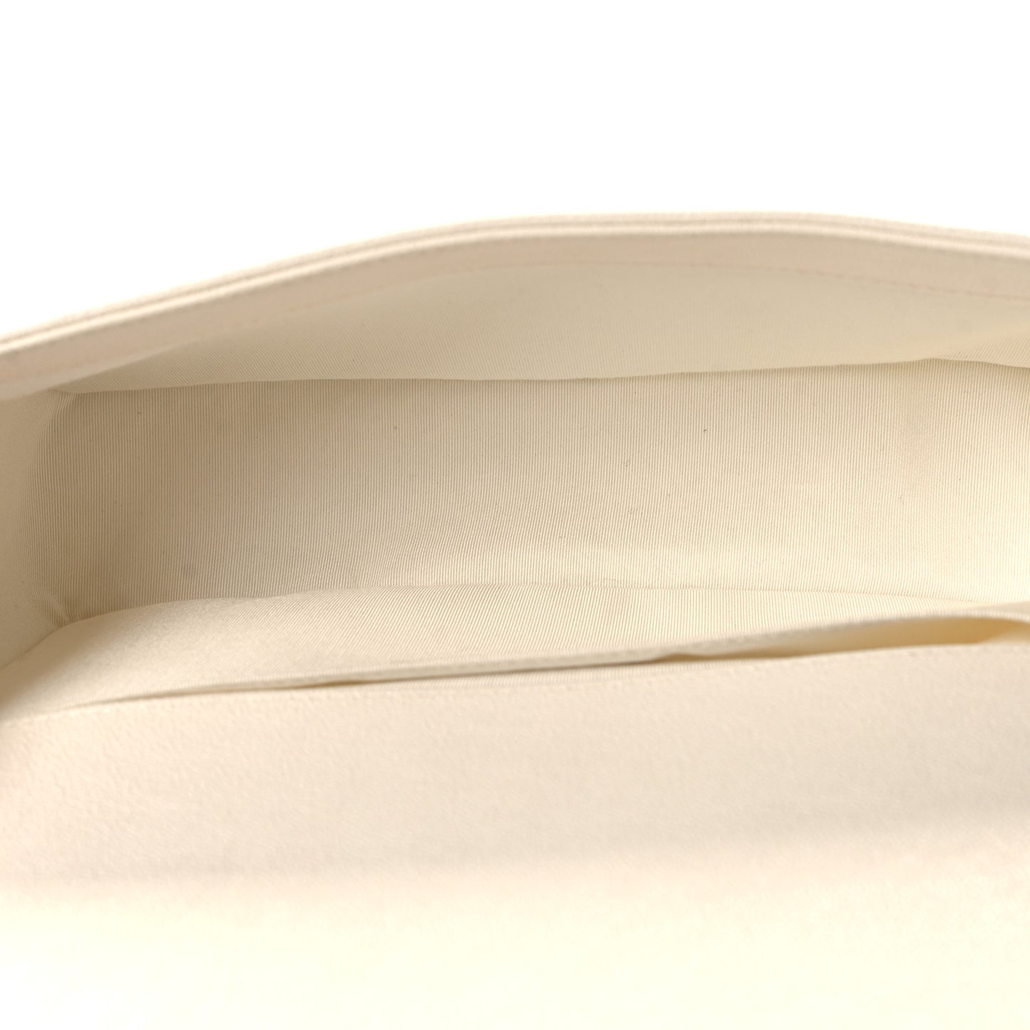 Caviar Quilted Medium Boy Flap White