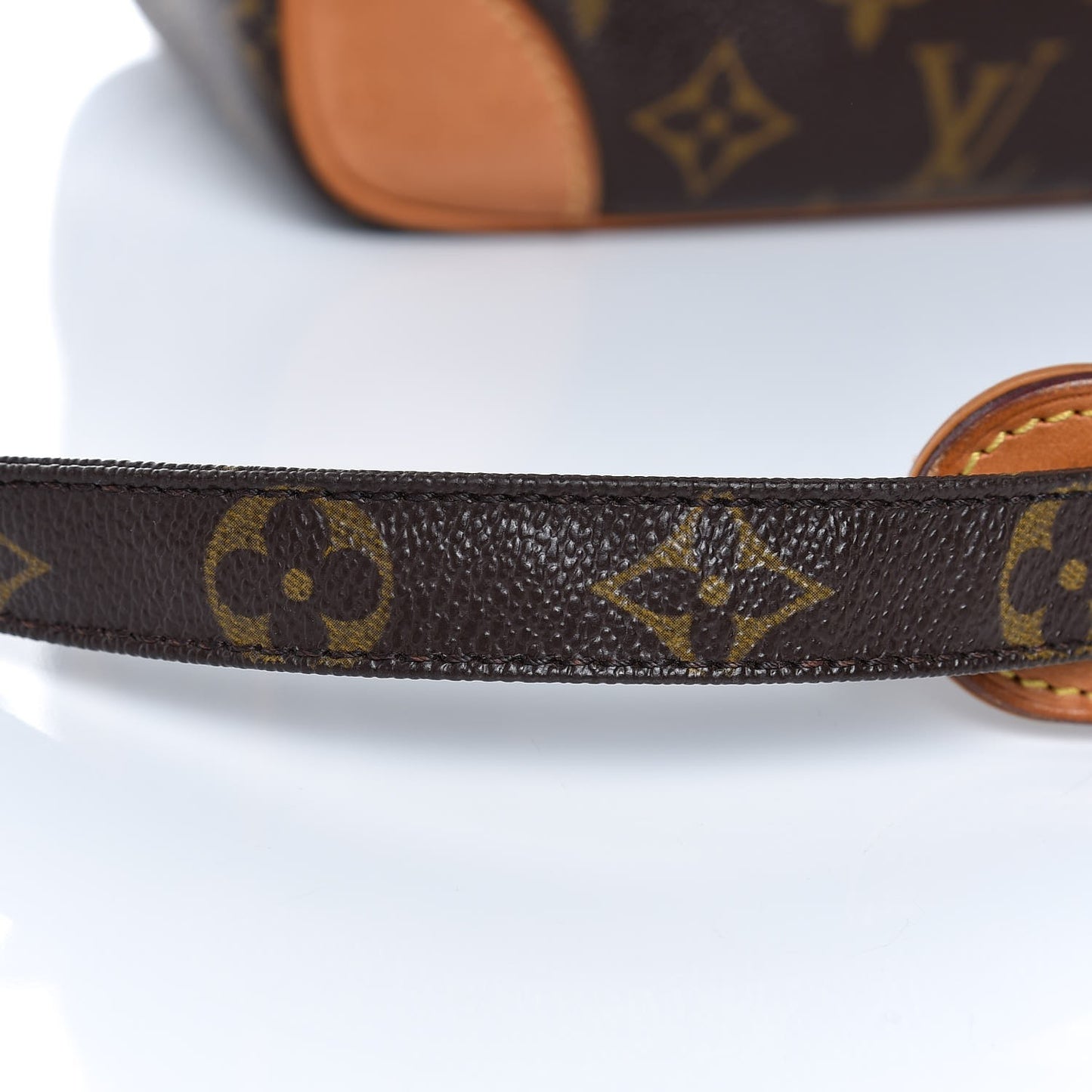 Monogram Nil 28