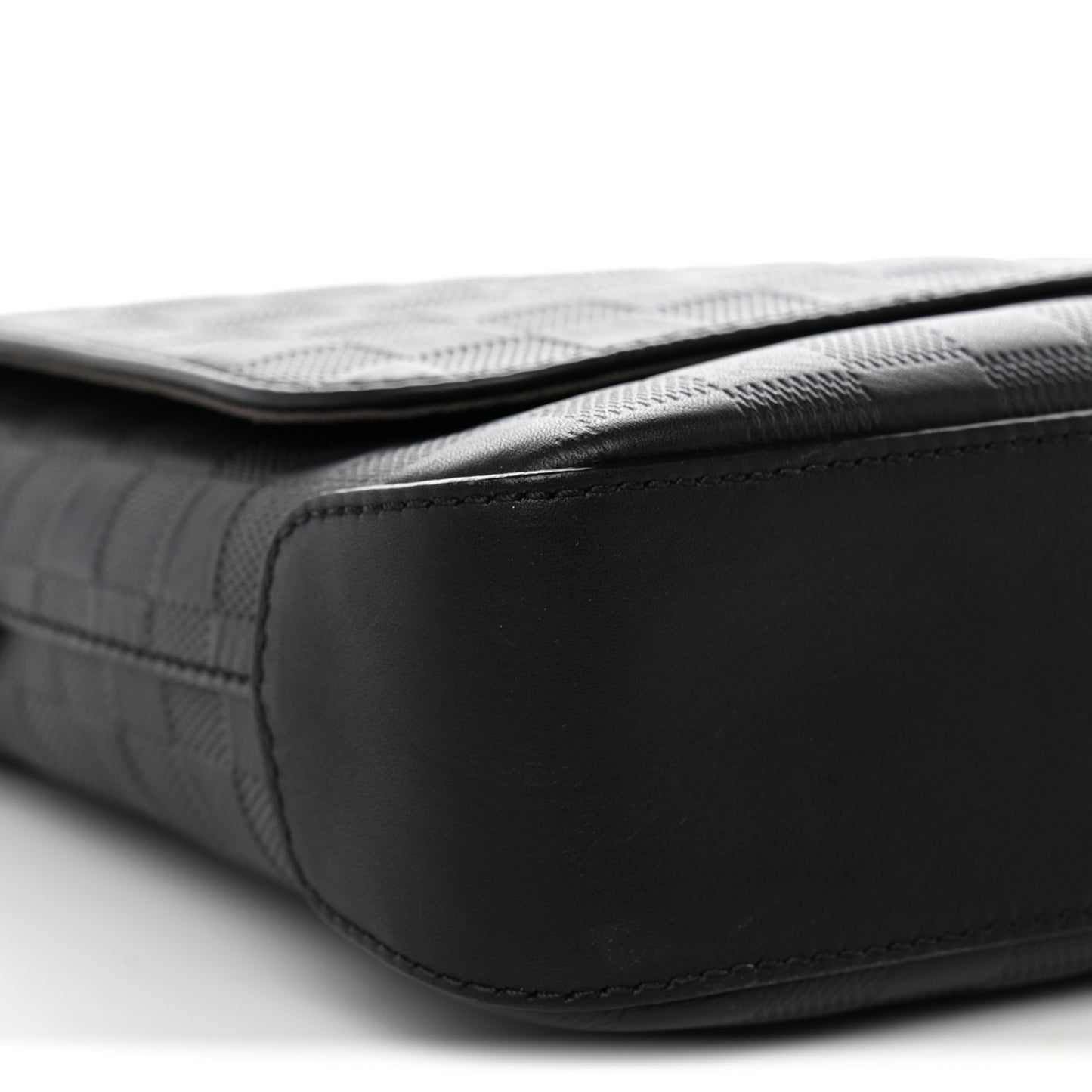 Damier Infini District Messenger Onyx