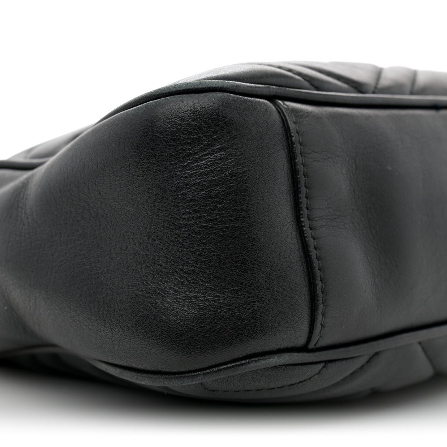 Calfskin Matelasse Medium GG Marmont Chain Shoulder Bag Black