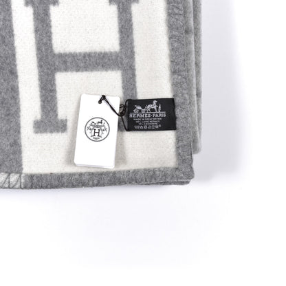 Hermes Wool Cashmere Avalon III Blanket Ecru Gris Clair 3 of 3