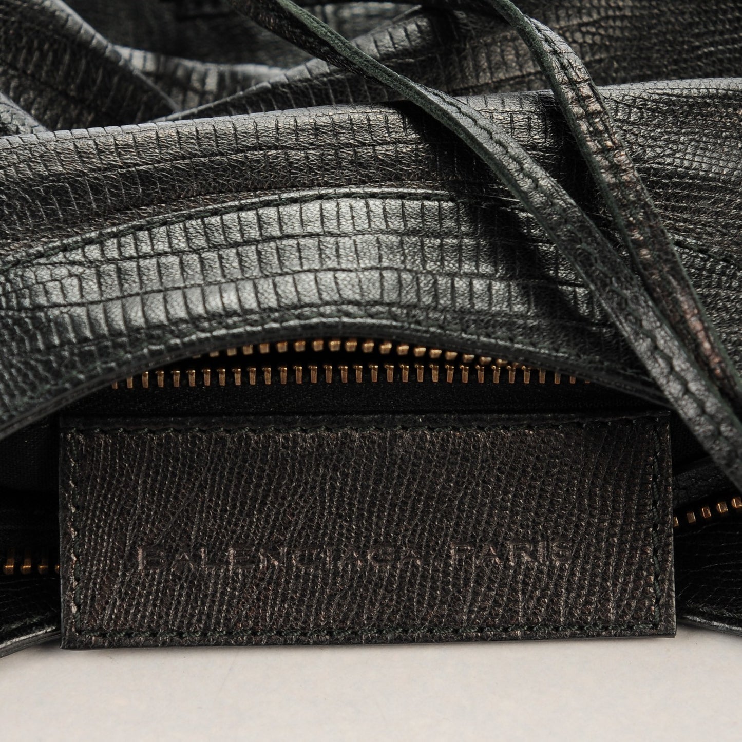 Agneau Classic Hardware Lizard Embossed Hip Black