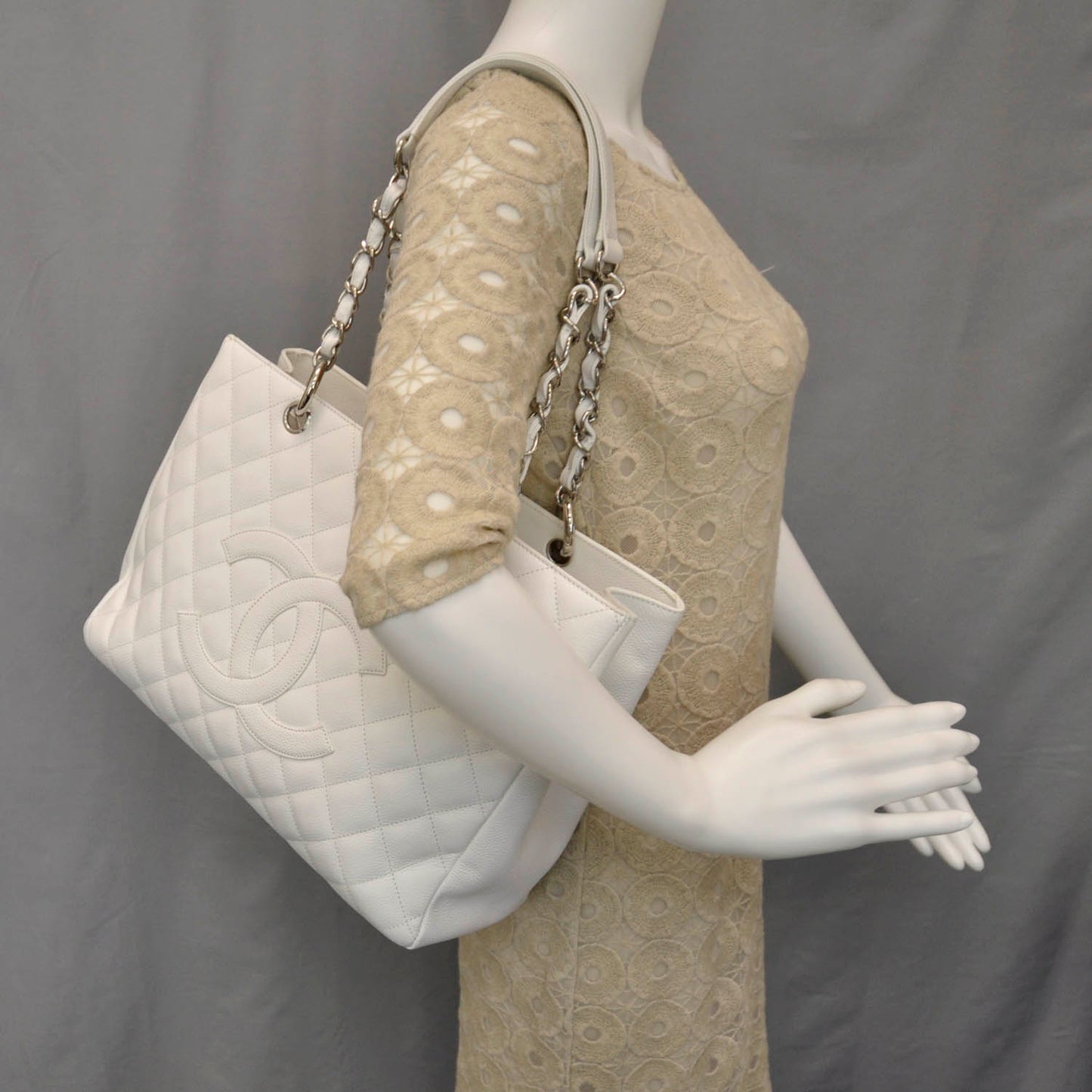 Caviar Grand Shopping Tote GST White