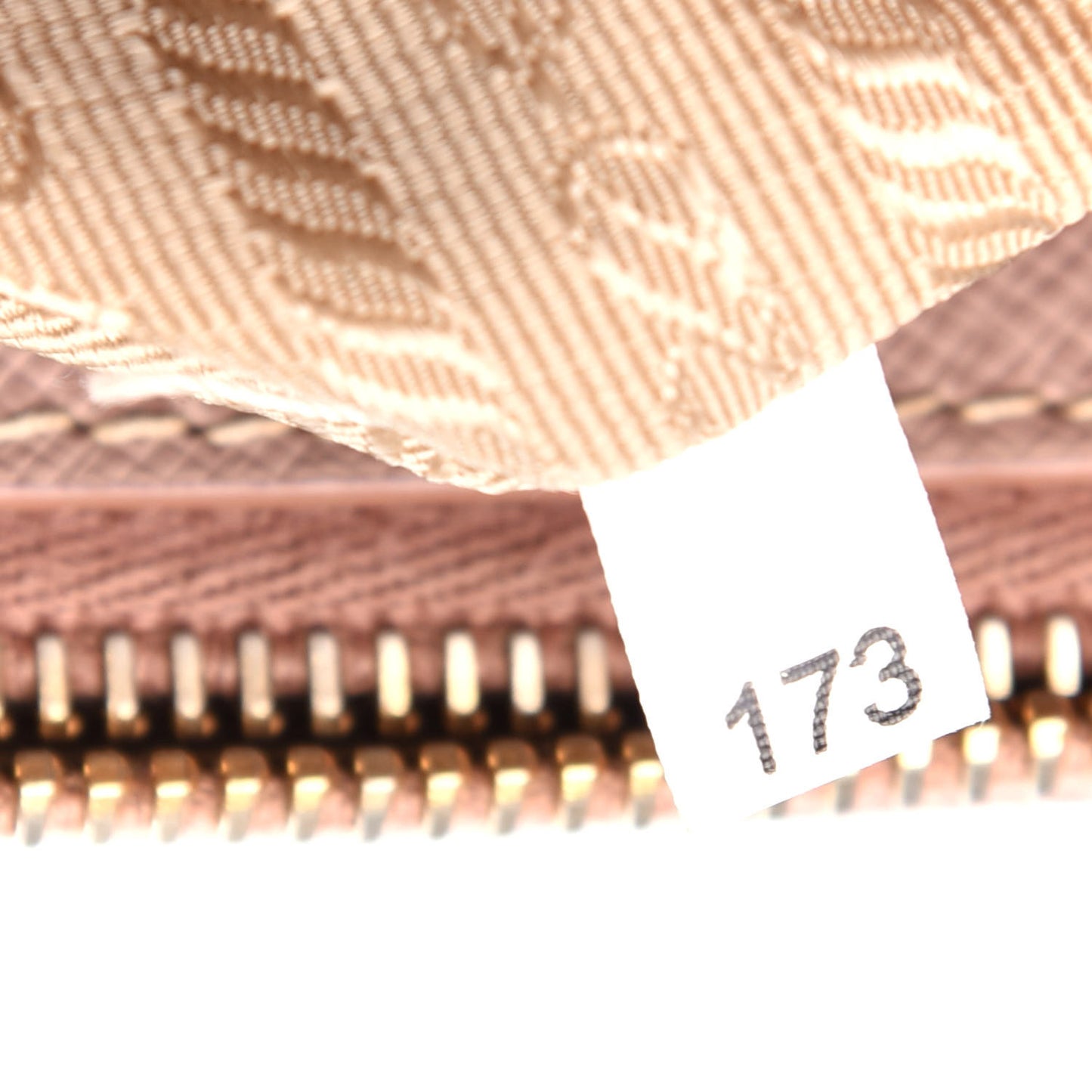 Saffiano Medium Galleria Double Zip Tote Cammeo