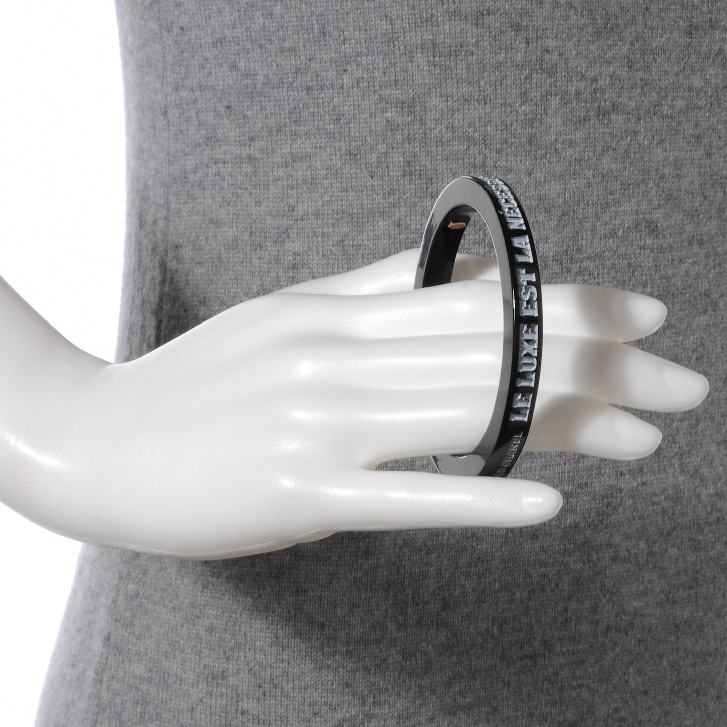 Resin Coco French Quote Thin Bangle Black