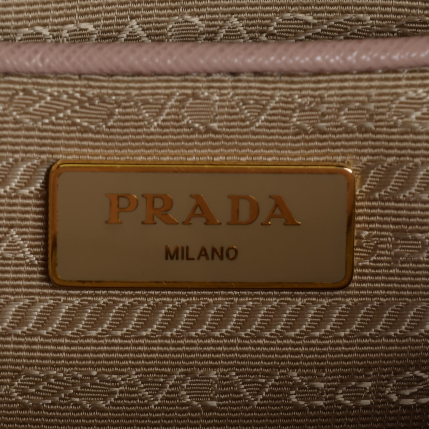 Saffiano Medium Galleria Double Zip Tote Cammeo