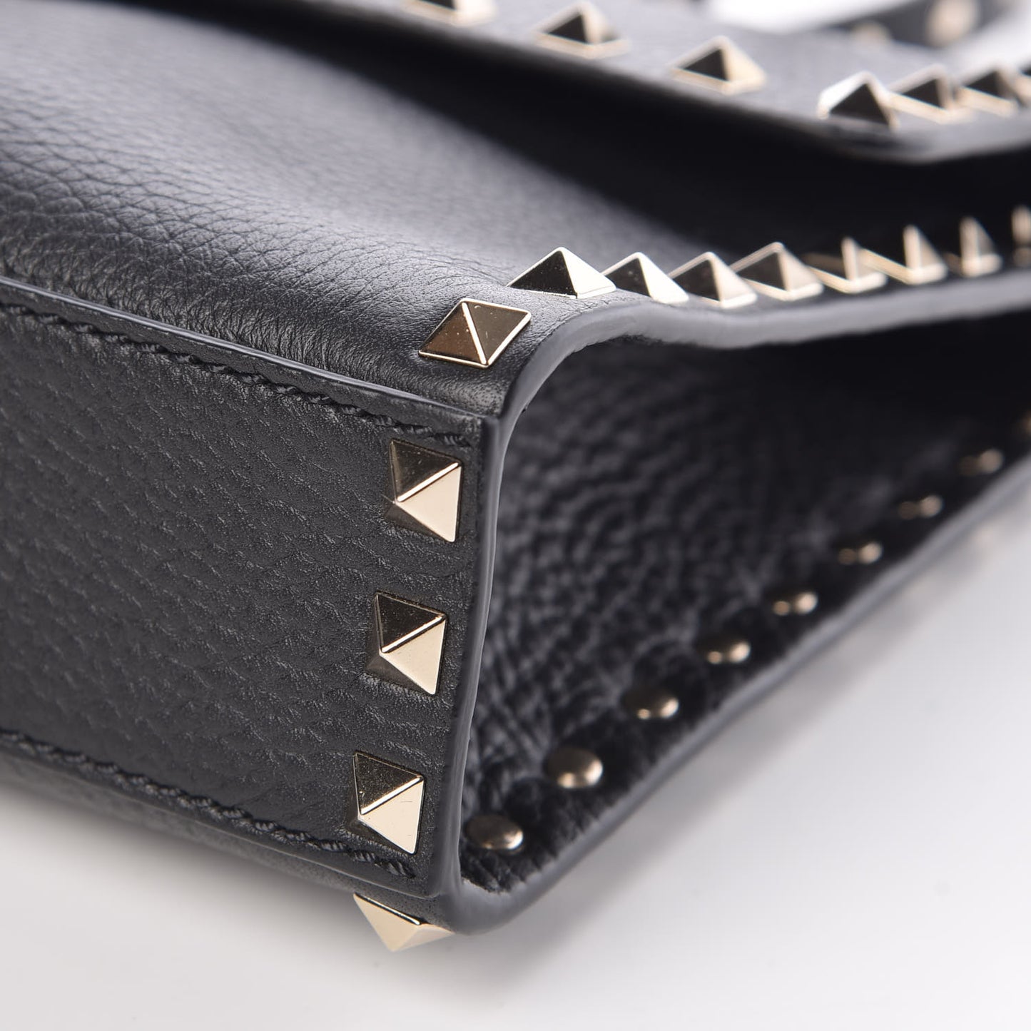 Pebbled Calfskin Medium Rockstud Flip Lock Crossbody Bag Black