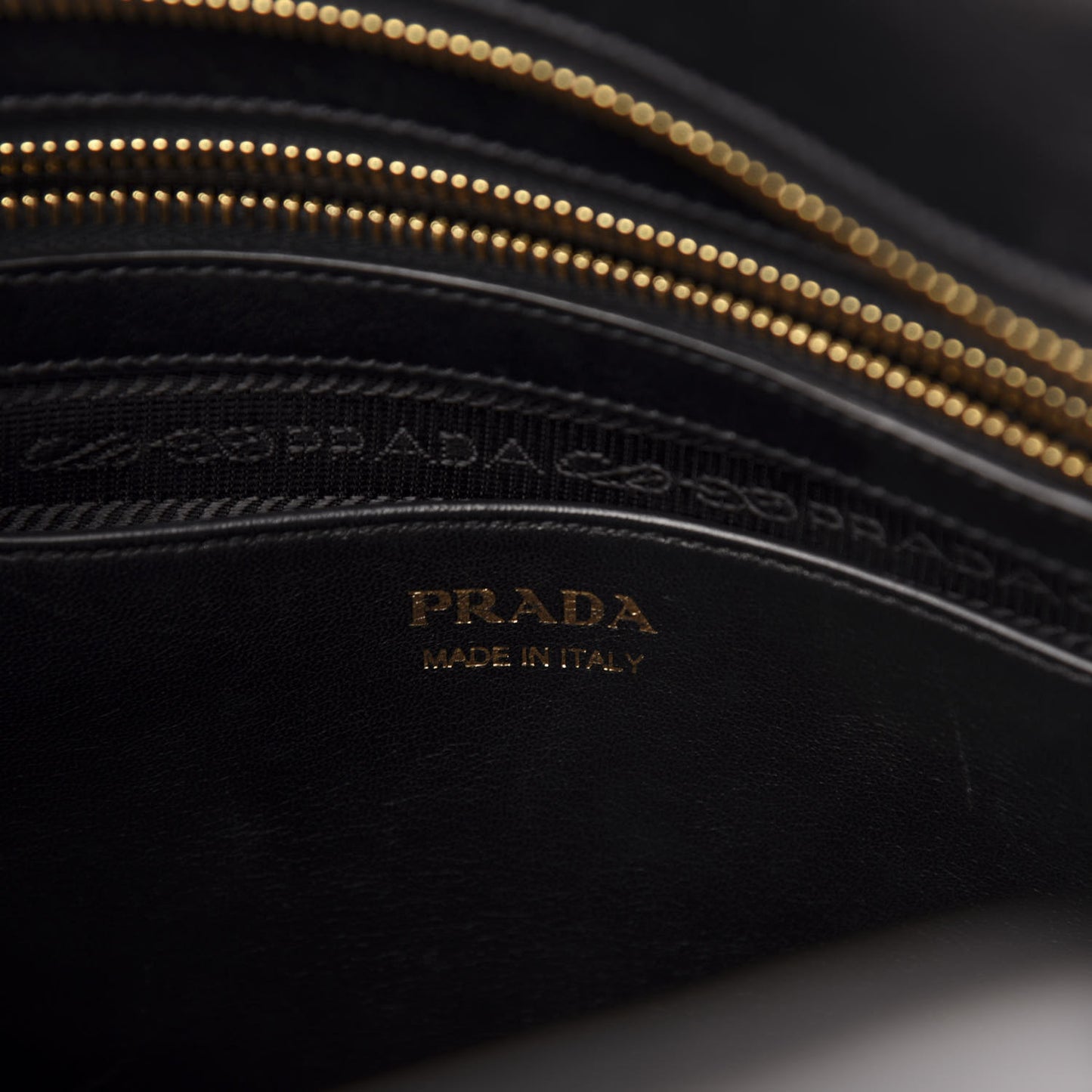 Saffiano City Calf Medium Esplanade Tote Biliardo Black