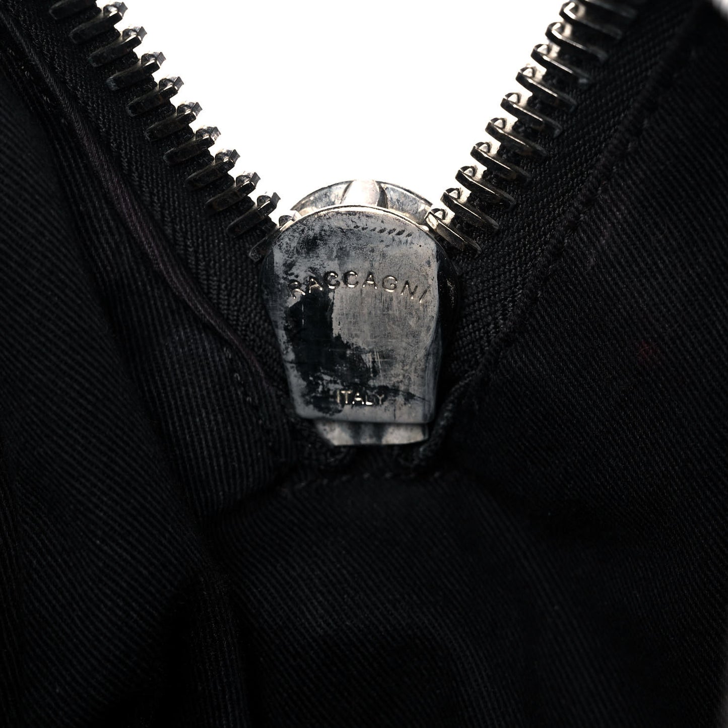 Sugar Goatskin Medium Antigona Black