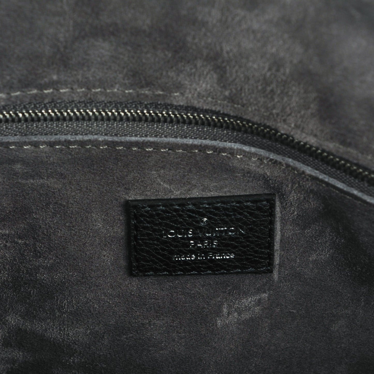 Cuir Taurillon Soft Lockit PM Black