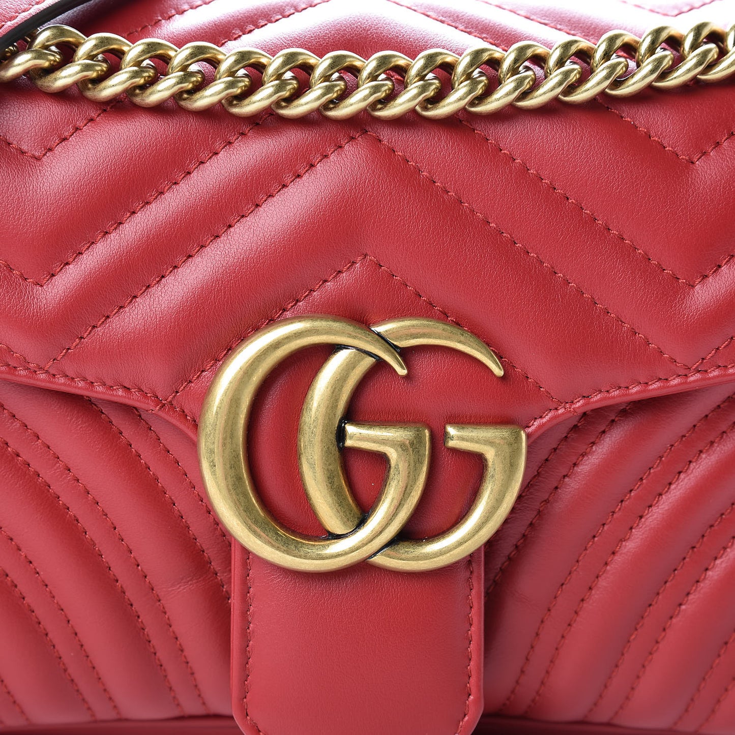Calfskin Matelasse Small GG Marmont Shoulder Bag Hibiscus Red