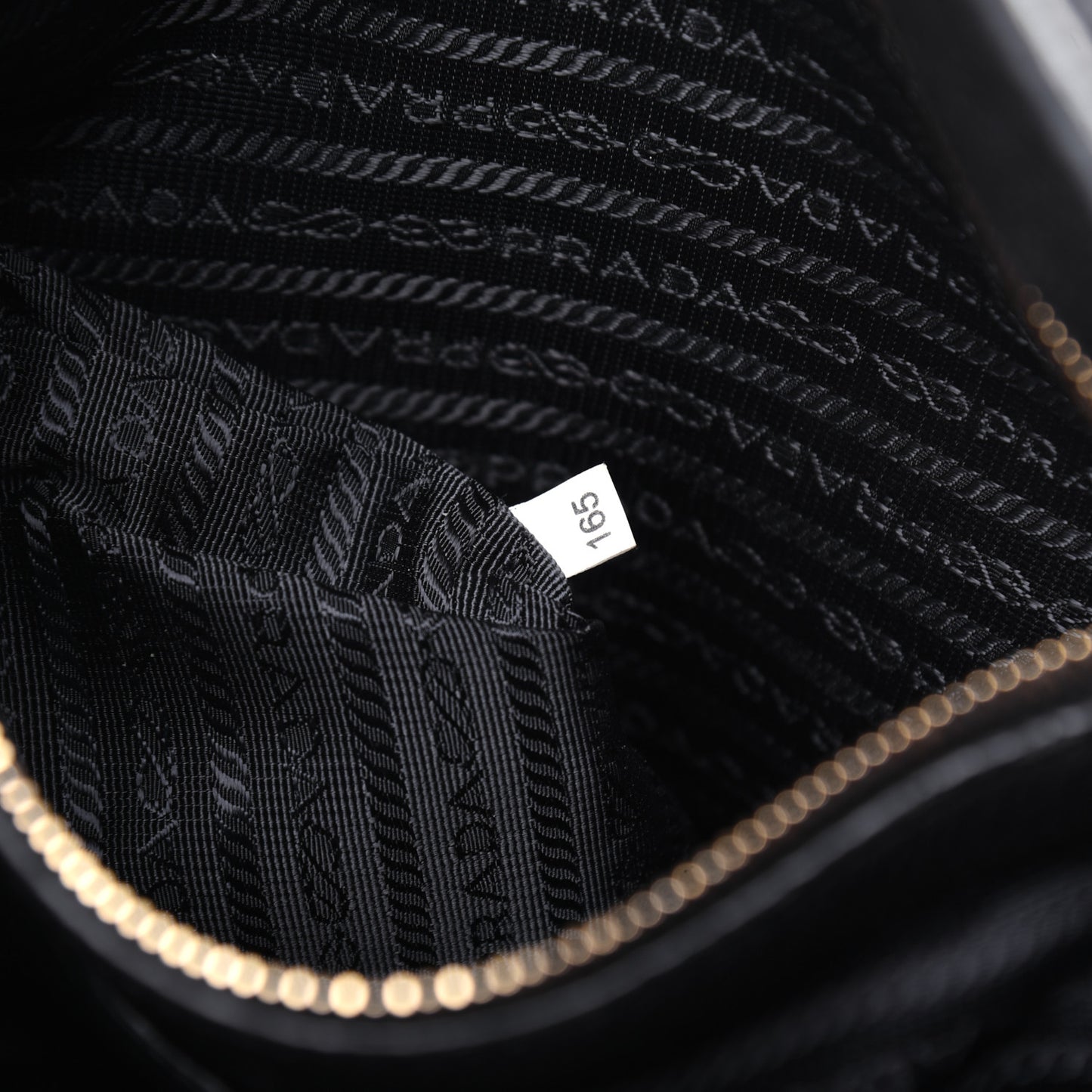 Vitello Daino Side Zip Tote Black