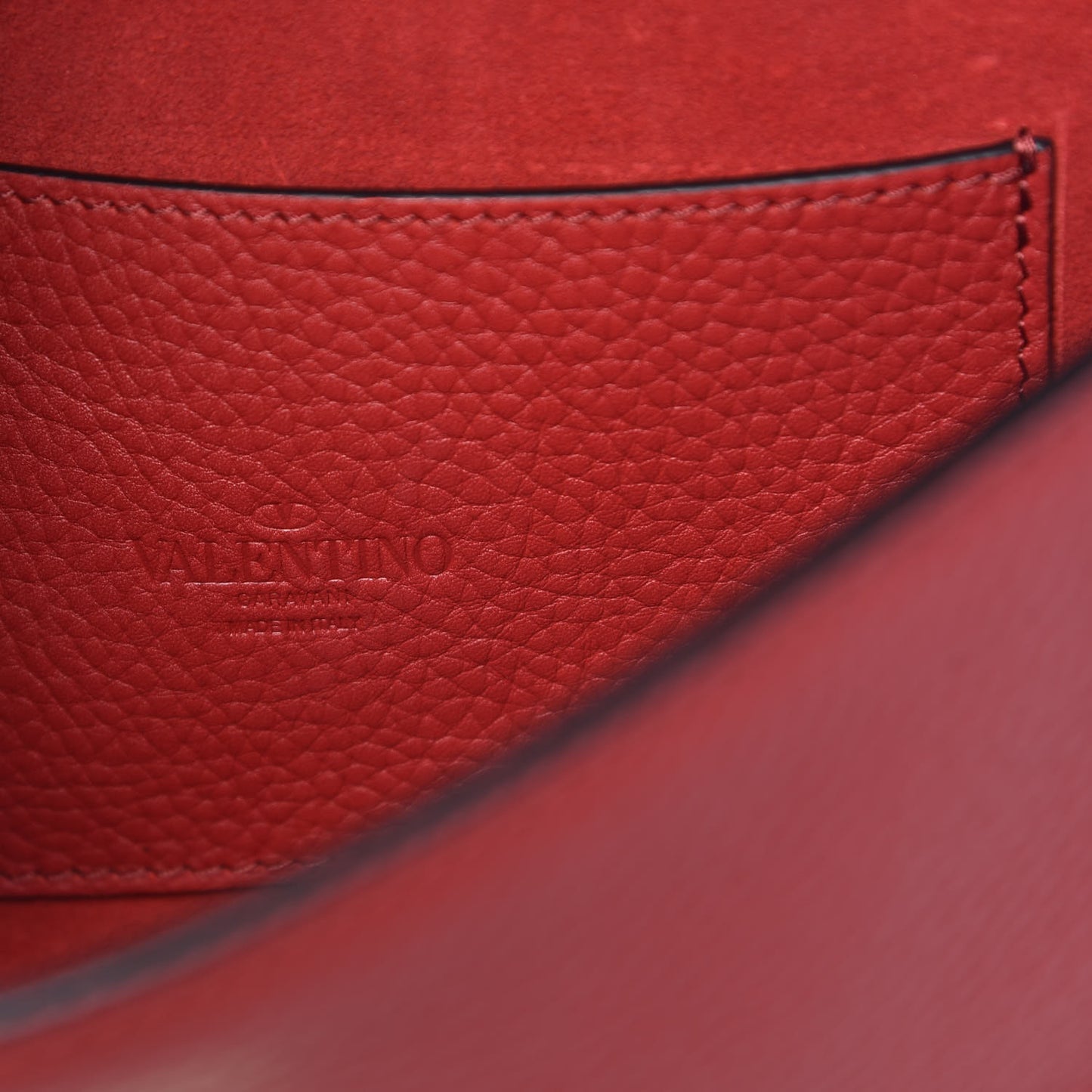 Pebbled Calfskin Medium Rockstud Flip Lock Crossbody Bag Red
