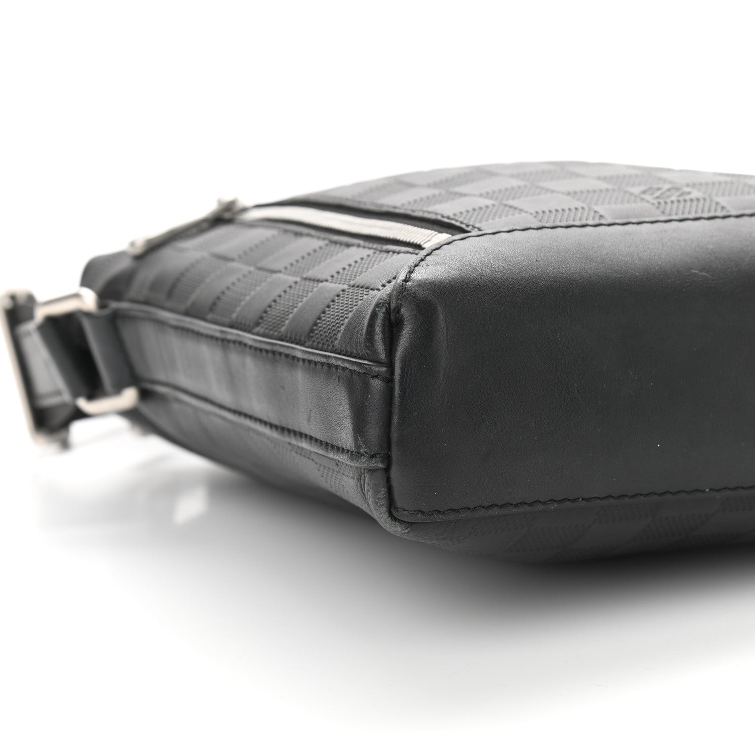 Louis Vuitton Damier Infini Discovery Messenger BB Onyx 11 of 15