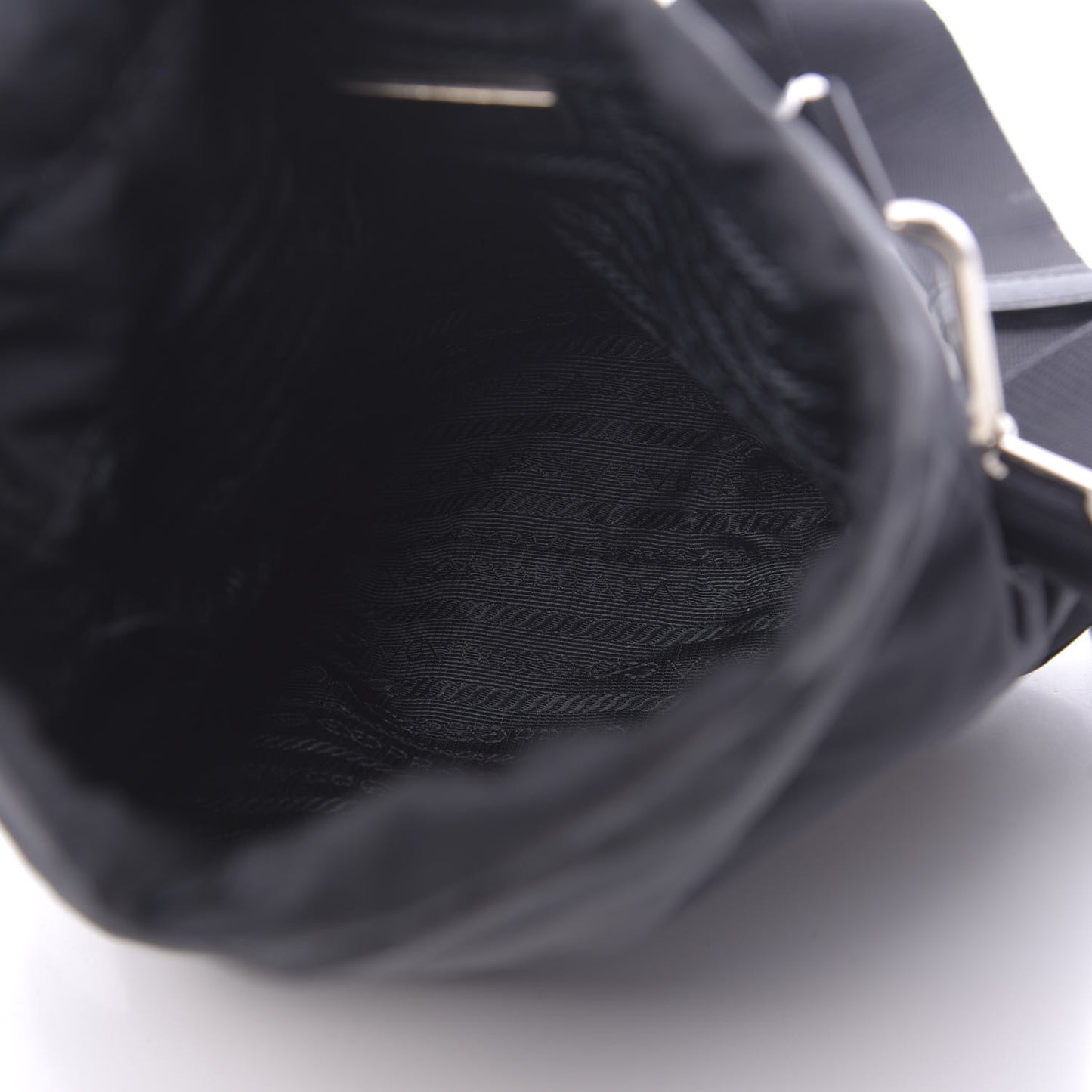 Tessuto Nylon Drawstring Crossbody Baltico