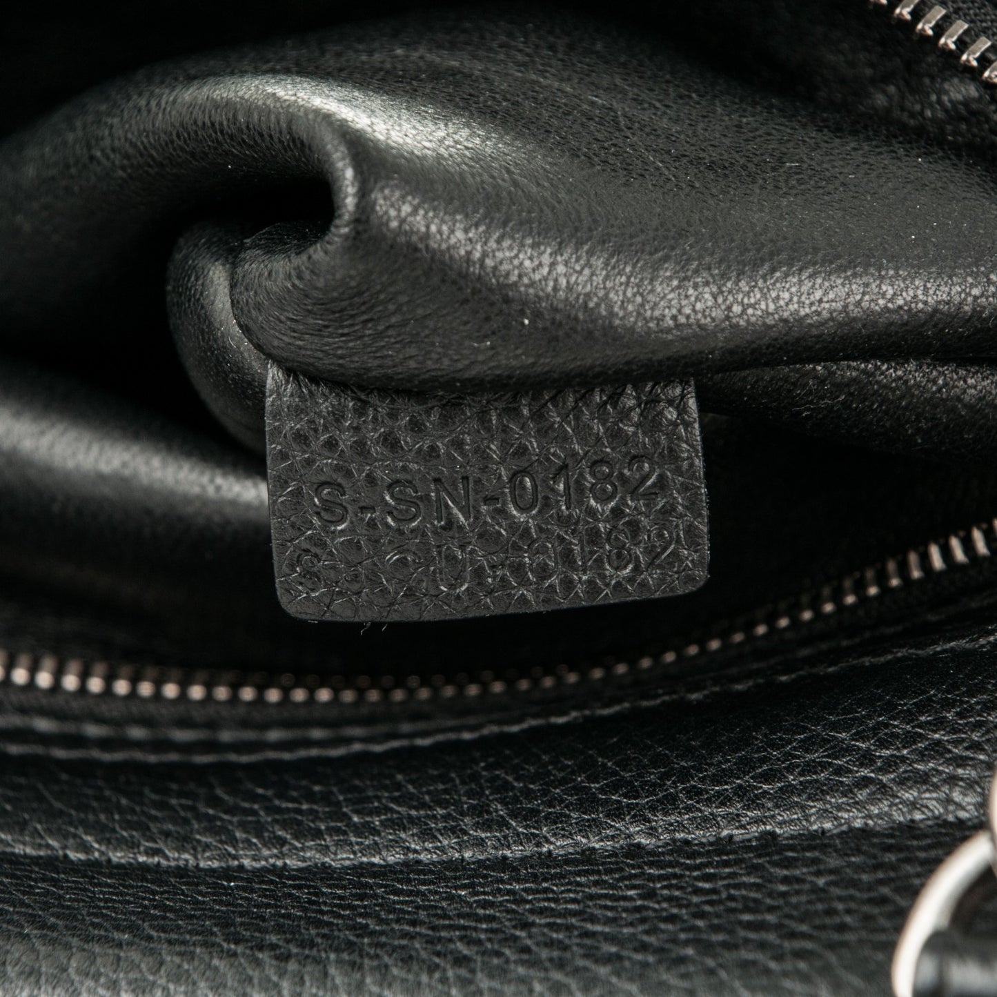 Drummed Calfskin Suede Medium Trapeze Black