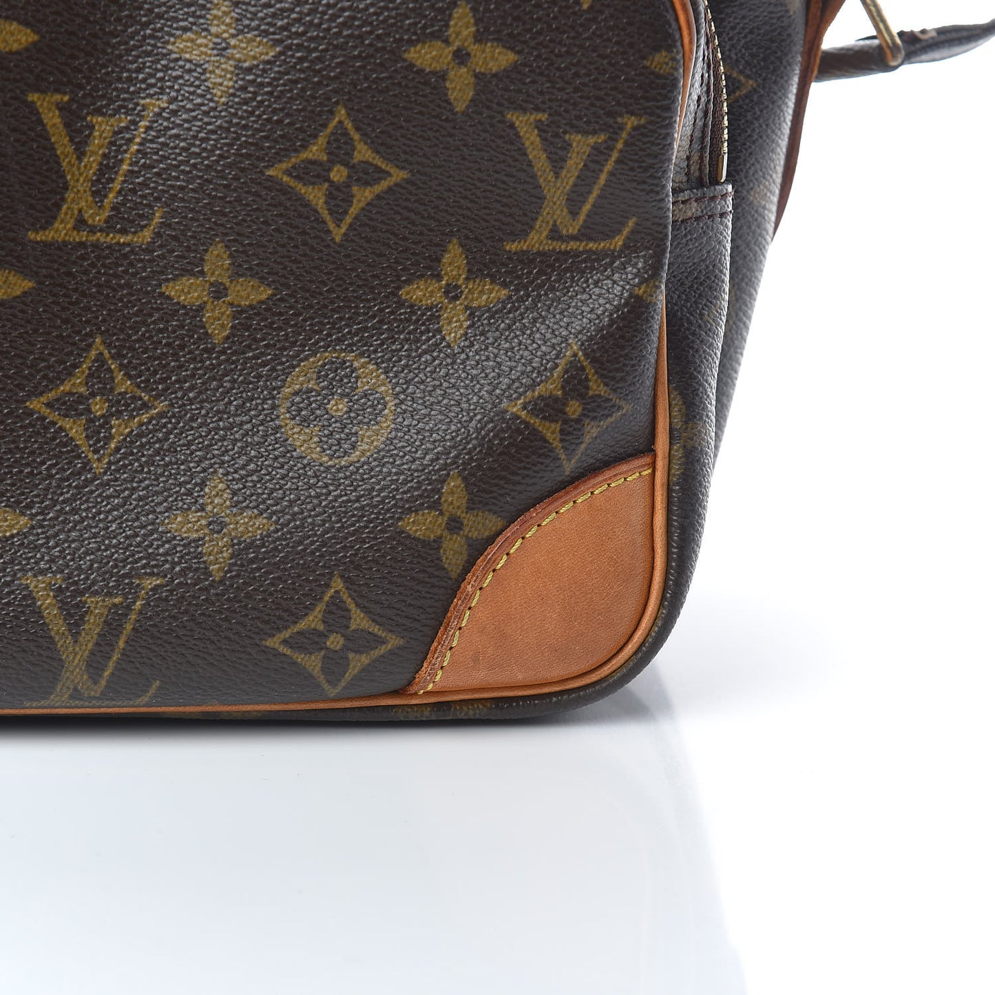Monogram Nil 28