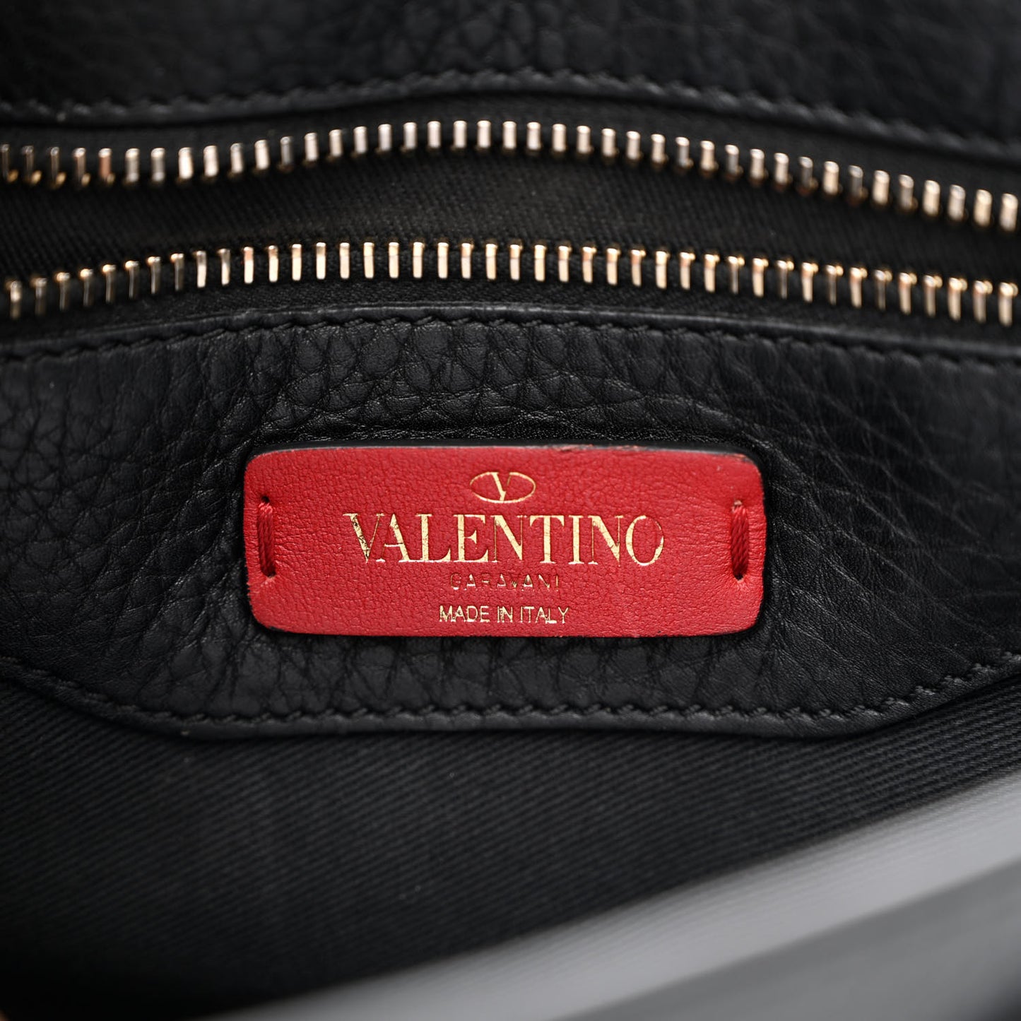 Grained Calfskin Rockstud Saddle Bag Black