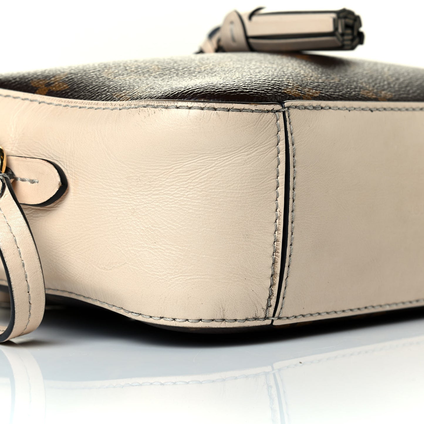 Monogram Saintonge Creme