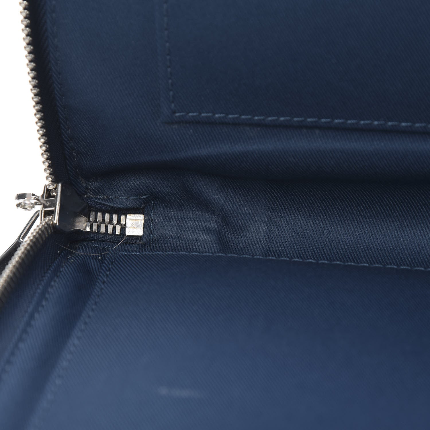 Louis Vuitton Taiga Porte-Documents Slim Bleu Marine 14 of 20