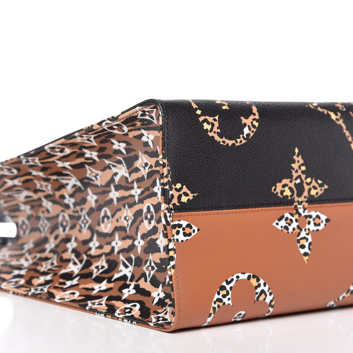 Monogram Giant Jungle Onthego GM Black